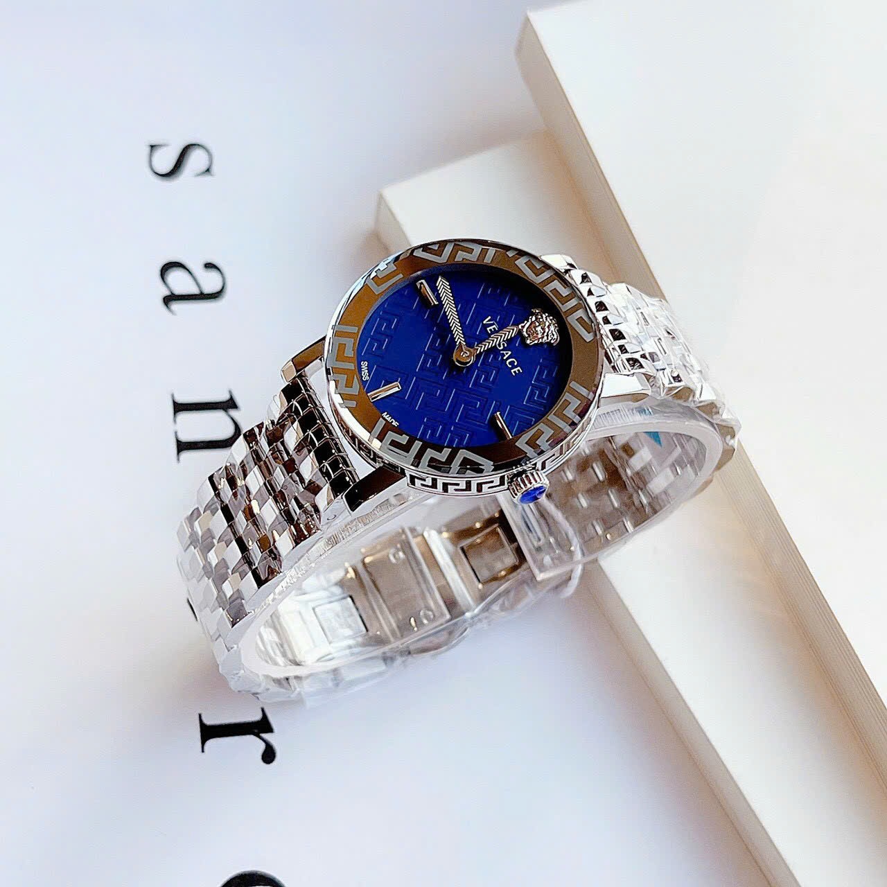 Đồng Hồ Versace Greca Glass Bracelet |Nữ Giới |Xanh Dương |Dây Kim Loại Silver |Máy Pin (Quartz) |Size 32mm |donghogiatot.vn