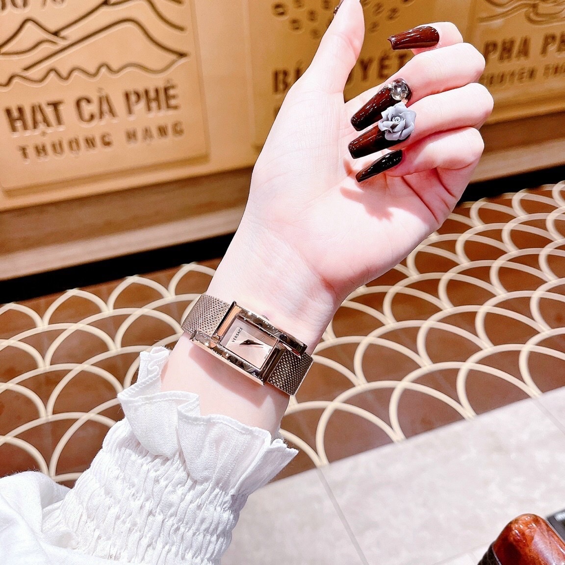 Đồng Hồ Versace Greca Icon |Nữ Giới |Mặt Chữ Nhật |Dây Mesh Lưới Rose Gold |Máy Pin (Quartz) |Size 21x39mm |donghogiatot.vn