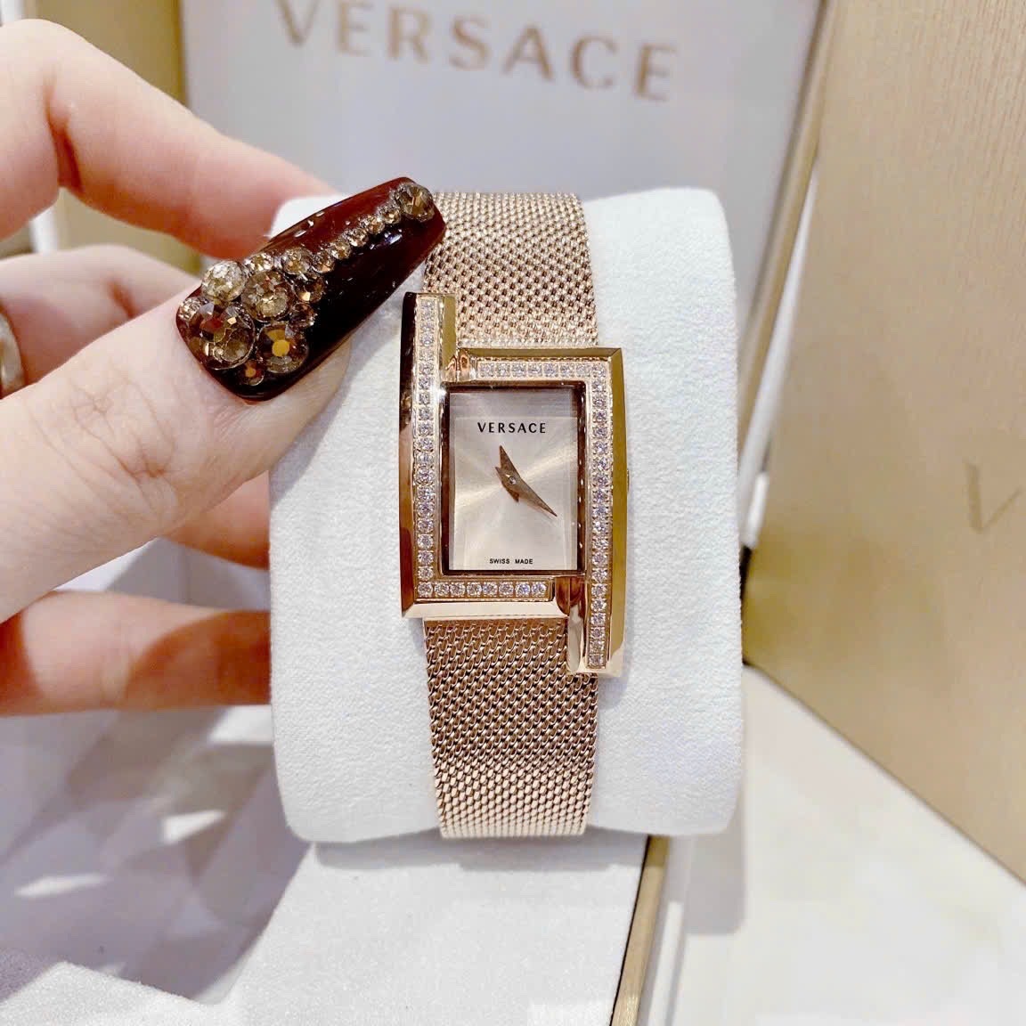 Đồng Hồ Versace Greca Icon |Nữ Giới |Mặt Chữ Nhật |Đính Đá |Dây Mesh Lưới Rose Gold |Máy Pin (Quartz) |Size 21x39mm |donghogiatot.vn