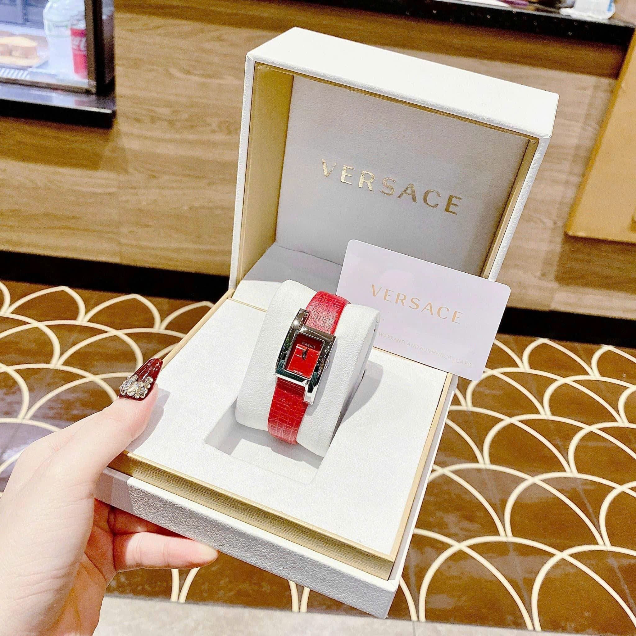 Đồng Hồ Versace Greca Icon |Nữ Giới |Mặt Chữ Nhật |Silver |Dây Da Đỏ |Máy Pin (Quartz) |Size 21x39mm |donghogiatot.vn