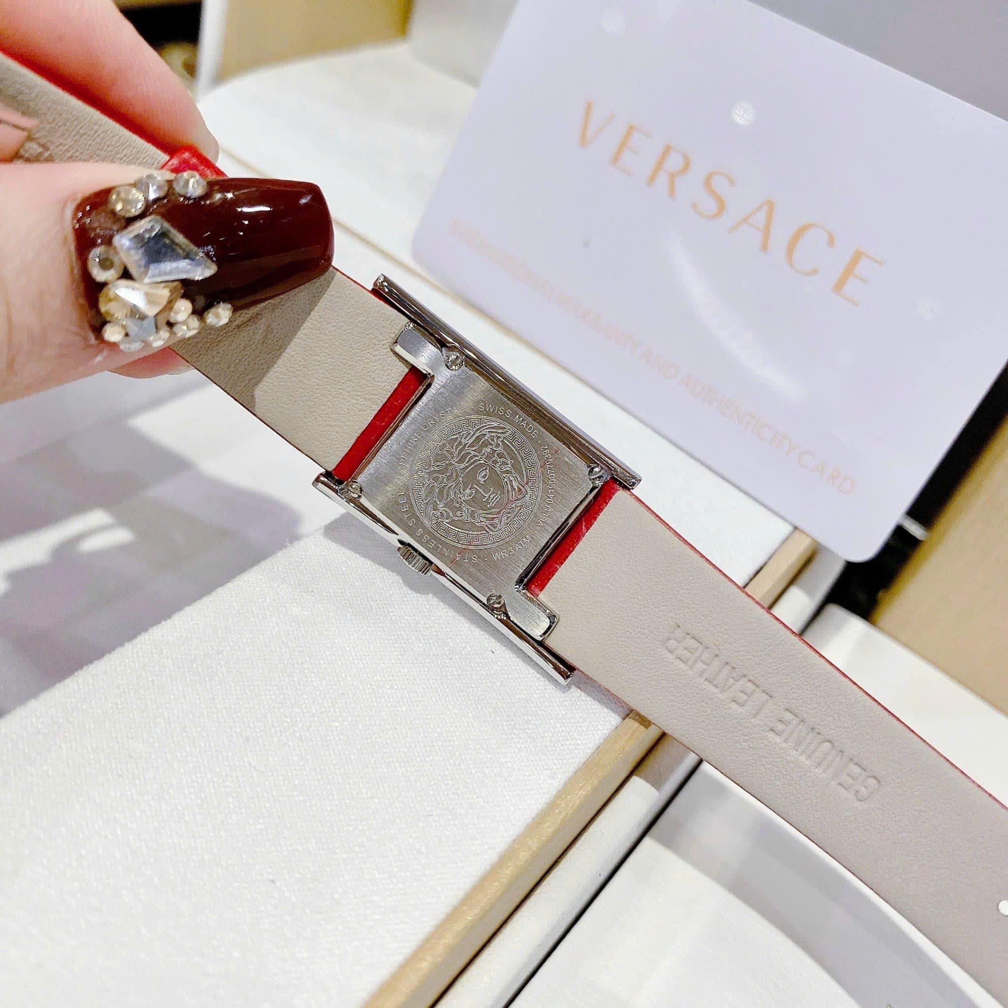 Đồng Hồ Versace Greca Icon |Nữ Giới |Mặt Chữ Nhật |Silver |Dây Da Đỏ |Máy Pin (Quartz) |Size 21x39mm |donghogiatot.vn