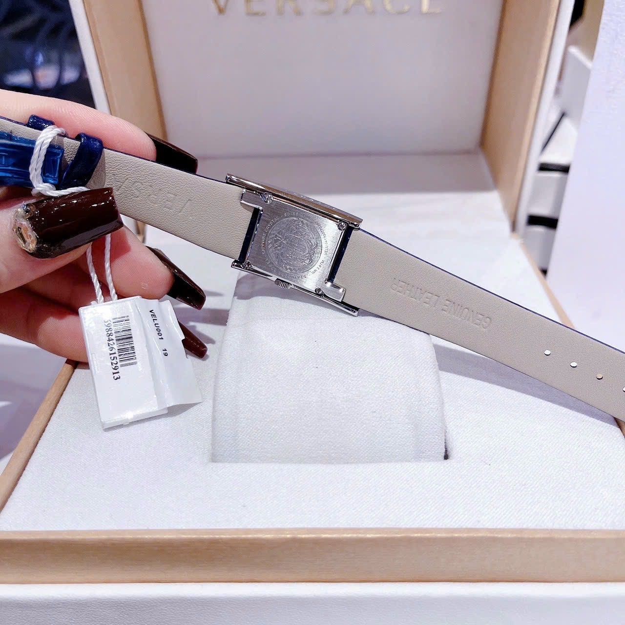 Đồng Hồ Versace Greca Icon |Nữ Giới |Mặt Chữ Nhật |Silver |Dây Da Xanh Dương |Máy Pin (Quartz) |Size 21x39mm |donghogiatot.vn