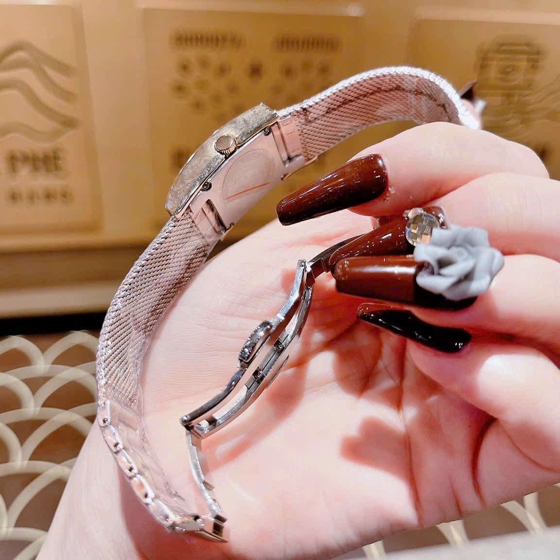 Đồng Hồ Versace Greca Icon |Nữ Giới |Mặt Chữ Nhật Trắng |Dây Lưới Rose Gold |Máy Pin (Quartz) |Size 21x39mm |donghogiatot.vn