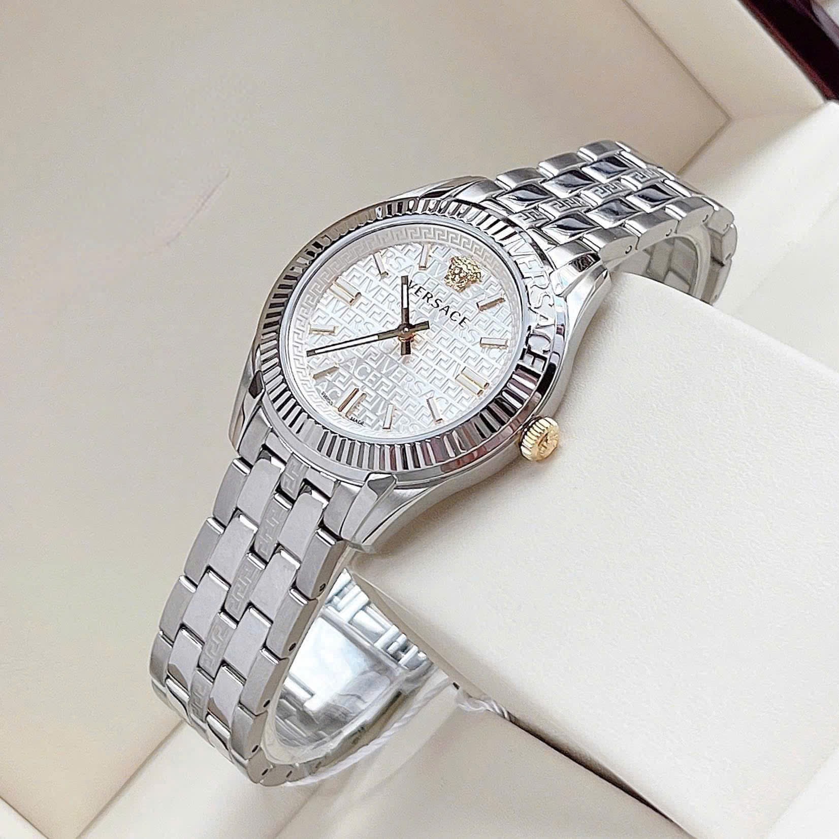 Đồng Hồ Versace Greca Time |Nữ Giới |Mặt Tròn Trắng |Dây Kim Loại Silver |Máy Pin (Quartz) |Size 35mm |donghogiatot.vn