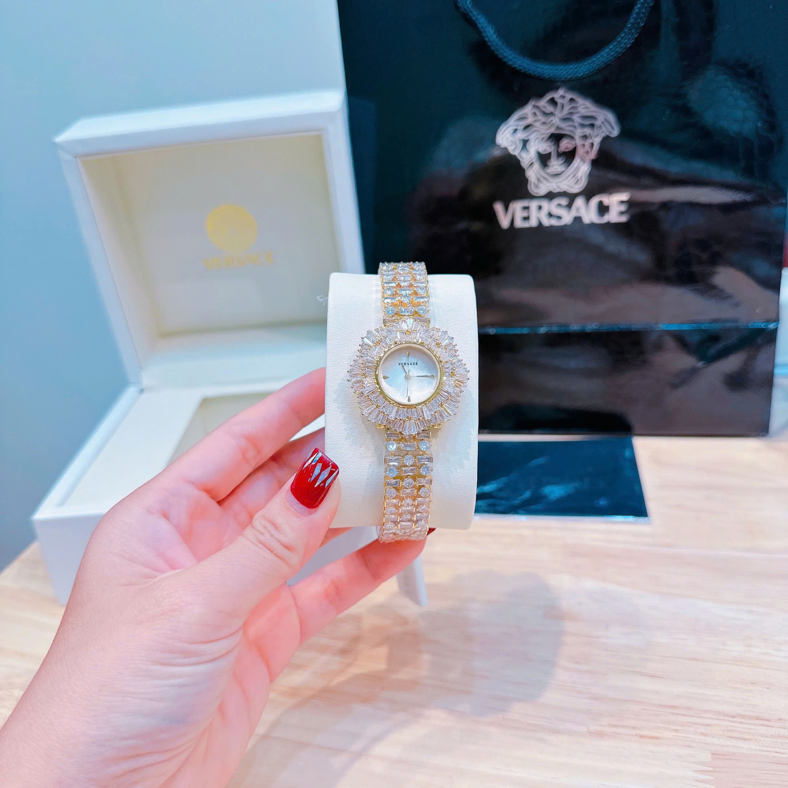 Đồng Hồ Versace Mặt Xà Cừ |Nữ Giới |Full Pha Lê |Dây Đính Đá Vàng Gold |Máy Pin (Quartz) |Size 32mm |donghogiatot.vn