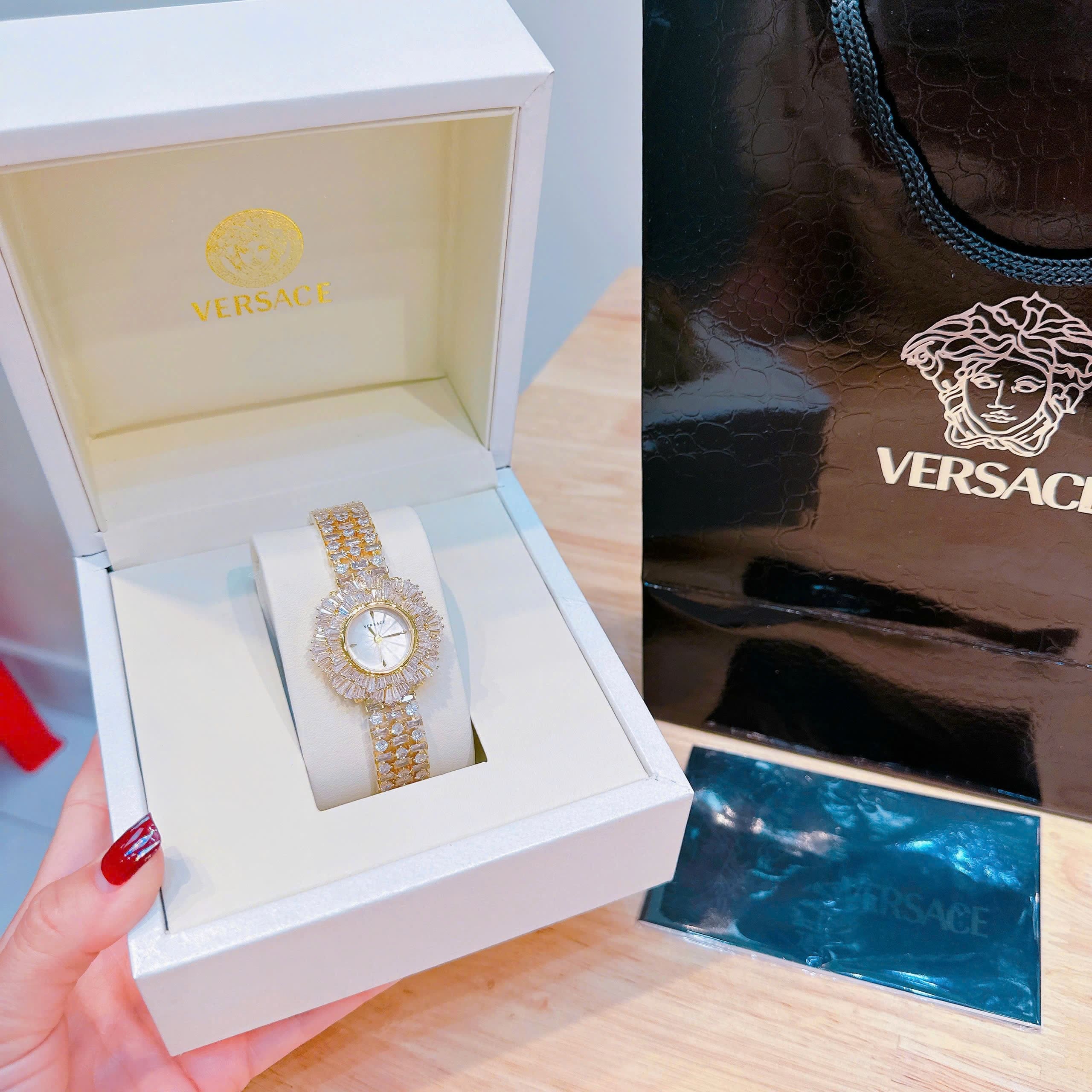 Đồng Hồ Versace Mặt Xà Cừ |Nữ Giới |Full Pha Lê |Dây Đính Đá Vàng Gold |Máy Pin (Quartz) |Size 32mm |donghogiatot.vn
