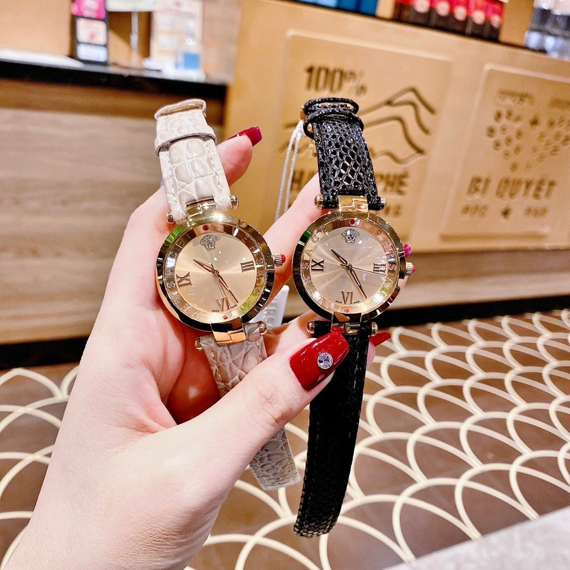 Đồng Hồ Versace Revive |Nữ Giới |Vàng Gold |Tráng Gương |Dây Da Nude |Máy Pin (Quartz) |Size 35mm |donghogiatot.vn