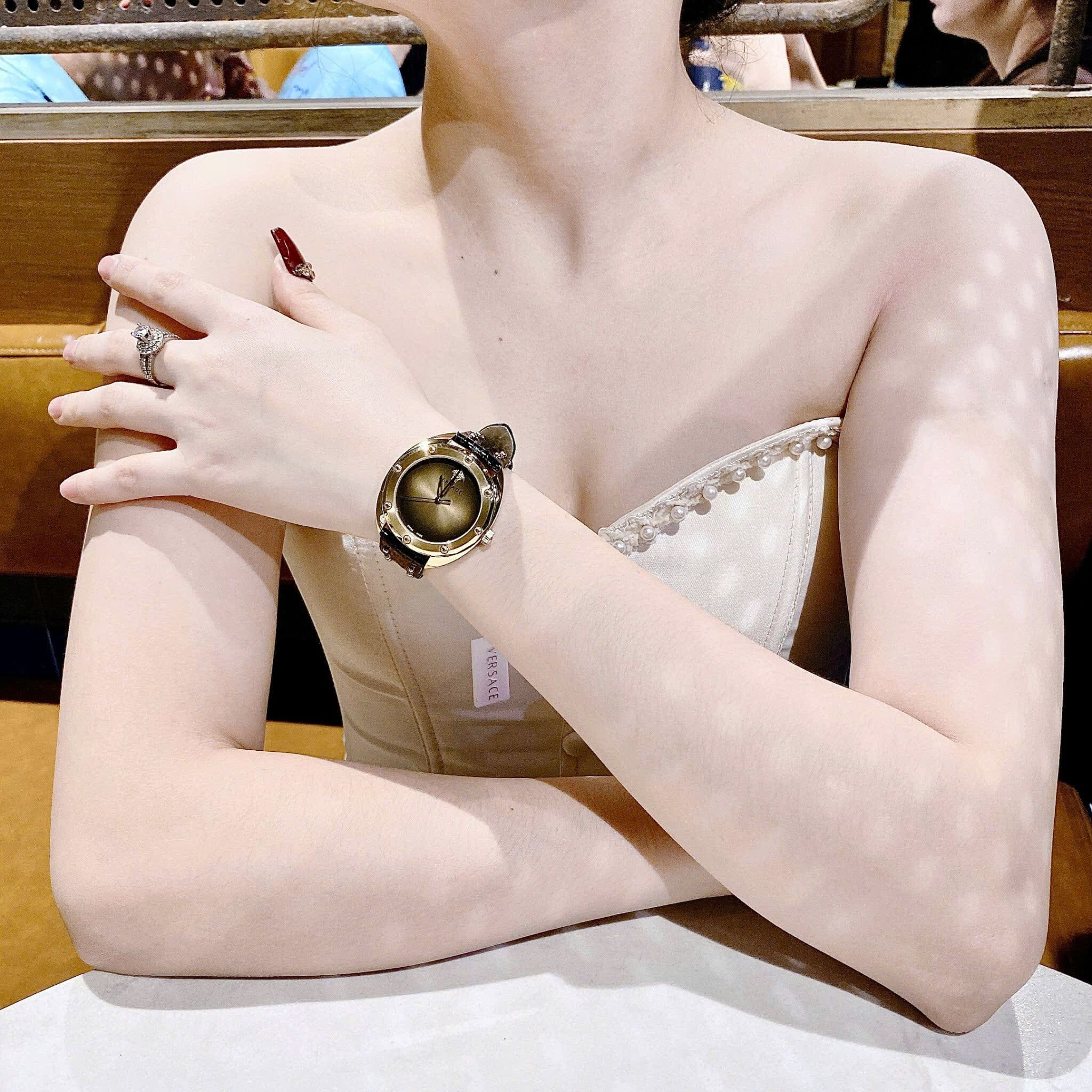 Đồng Hồ Versace Shadov |Nữ Giới |Mặt Tròn |Vàng Gold |Dây Da Đen |Máy Pin (Quartz) |Size 38mm |donghogiatot.vn