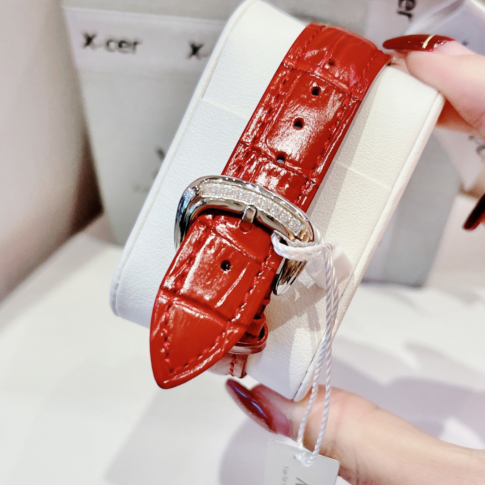 Đồng Hồ Xcer Ông Mặt Trời |Nữ Giới |Mặt Full Đá |Silver |Dây Da Đỏ |Máy Pin (Quartz) |Size 38mm |donghogiatot.vn