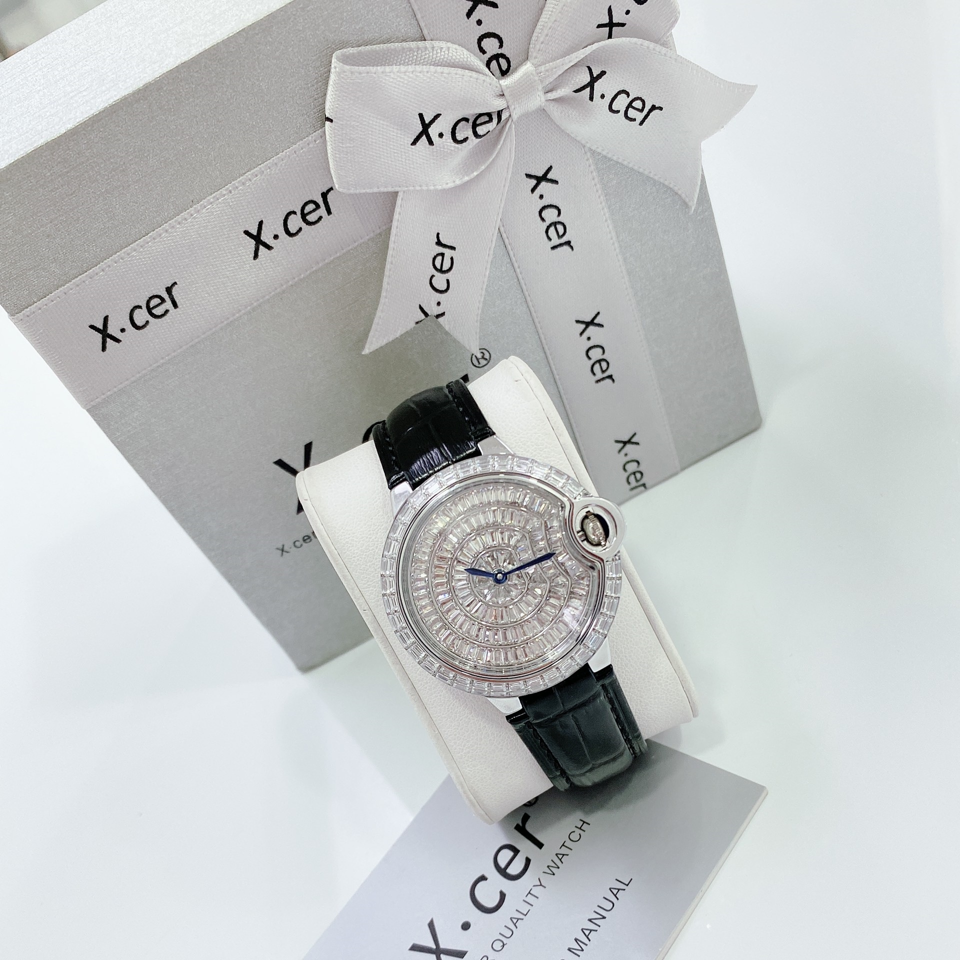 Đồng Hồ Xcer Tựa Cartier |Nữ Giới |Mặt Tròn |Full Đá |Silver |Dây Da Đen |Máy Pin (Quartz) |Size 36mm |donghogiatot.vn