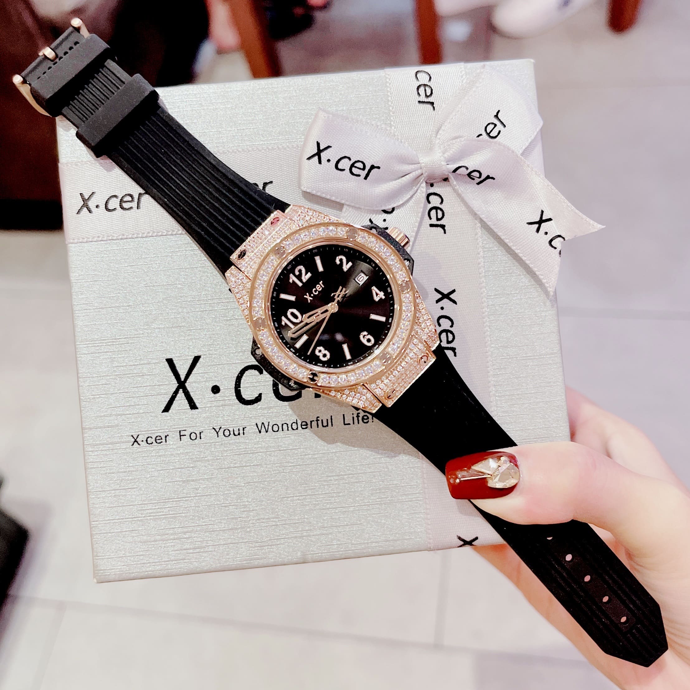 Đồng Hồ Xcer Tựa Hublot |Nữ Giới |Đính Đá Rose Gold |Dây Silicone Đen |Máy Pin (Quartz) |Size 36mm |donghogiatot.vn