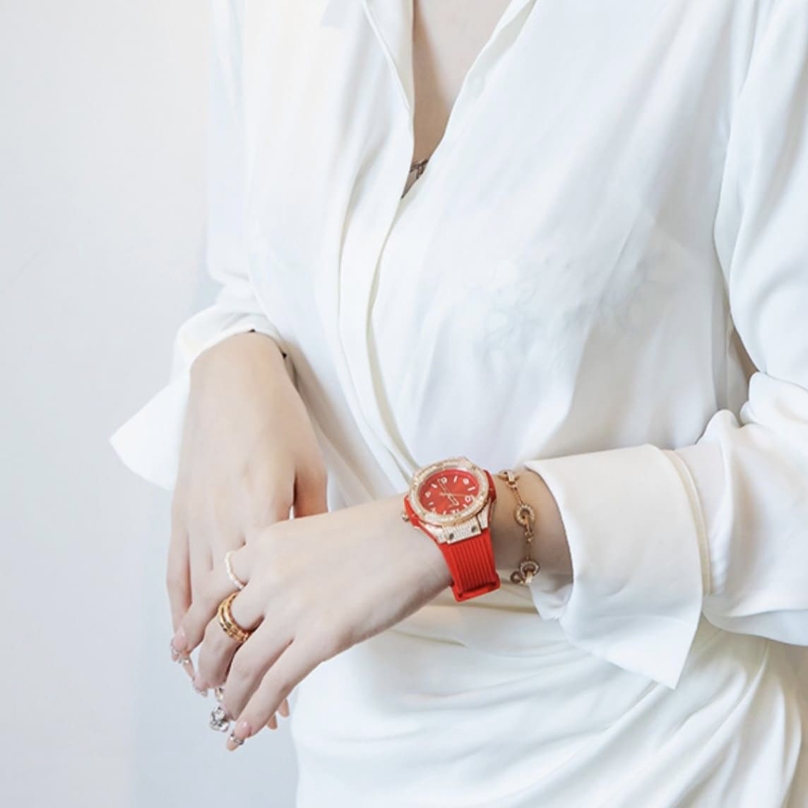 Đồng Hồ Xcer Tựa Hublot |Nữ Giới |Đính Đá Rose Gold |Dây Silicone Đỏ |Máy Pin (Quartz) |Size 36mm |donghogiatot.vn