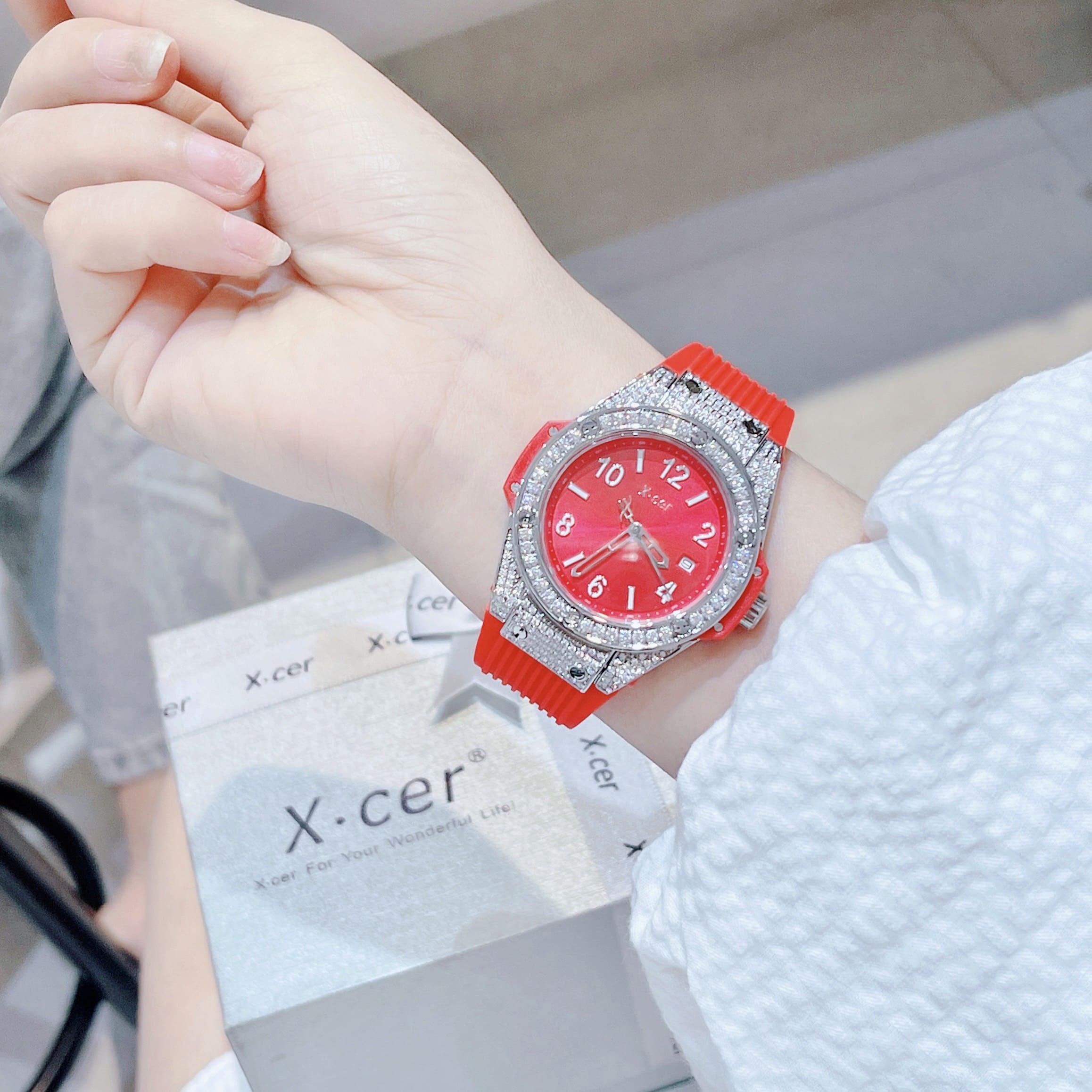Đồng Hồ Xcer Tựa Hublot |Nữ Giới |Đính Đá Silver |Dây Silicone Đỏ |Máy Pin (Quartz) |Size 36mm |donghogiatot.vn