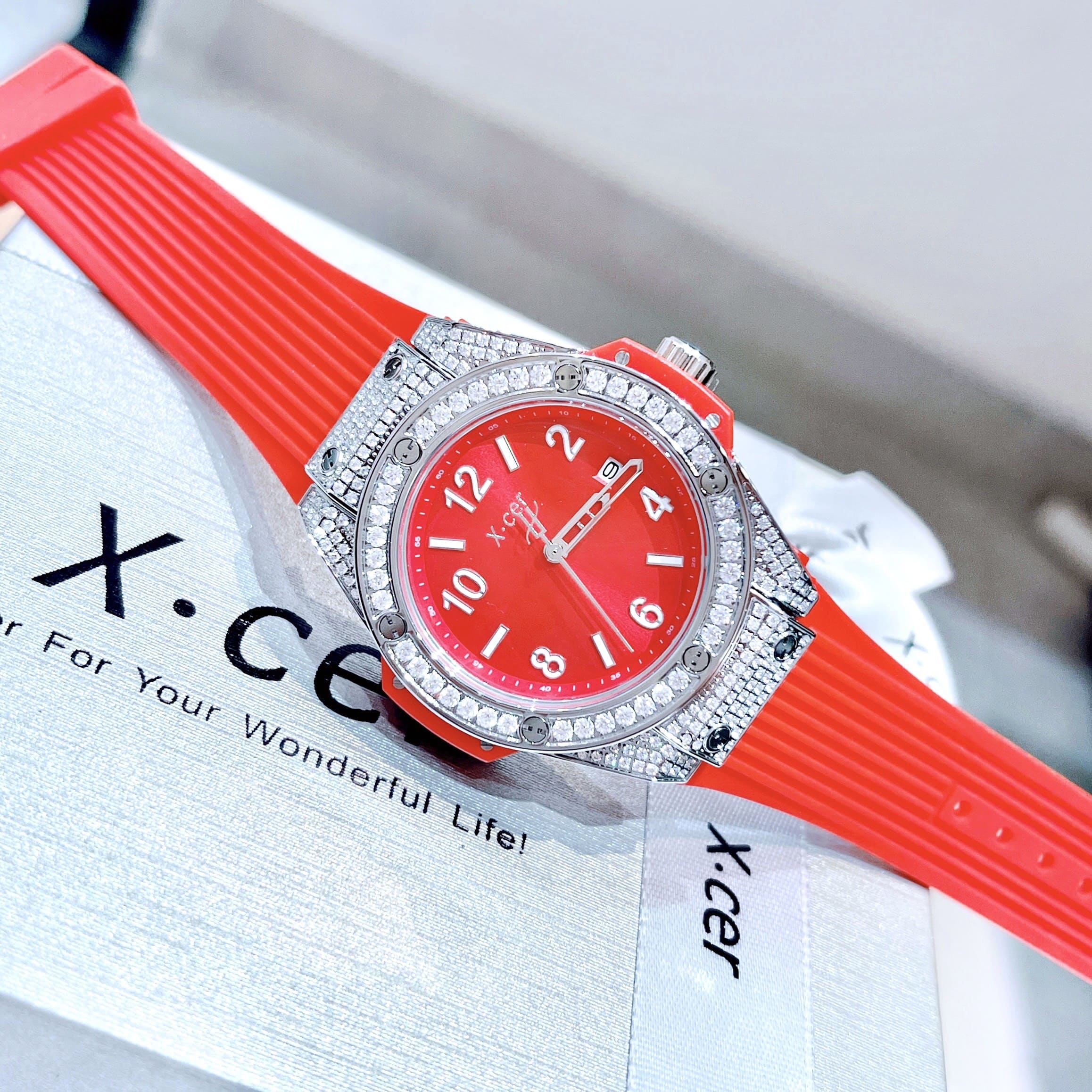 Đồng Hồ Xcer Tựa Hublot |Nữ Giới |Đính Đá Silver |Dây Silicone Đỏ |Máy Pin (Quartz) |Size 36mm |donghogiatot.vn