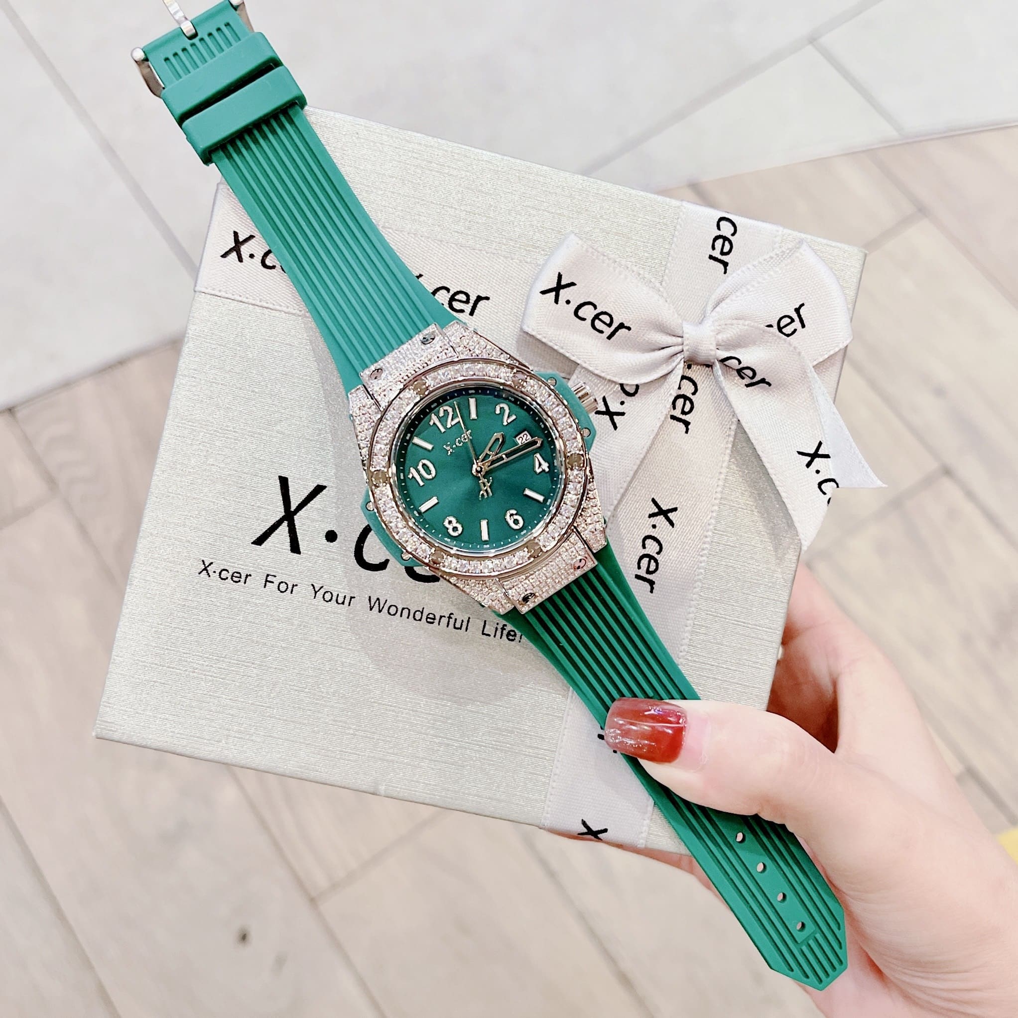 Đồng Hồ Xcer Tựa Hublot |Nữ Giới |Đính Đá Silver |Dây Silicone Xanh Lá |Máy Pin (Quartz) |Size 36mm |donghogiatot.vn