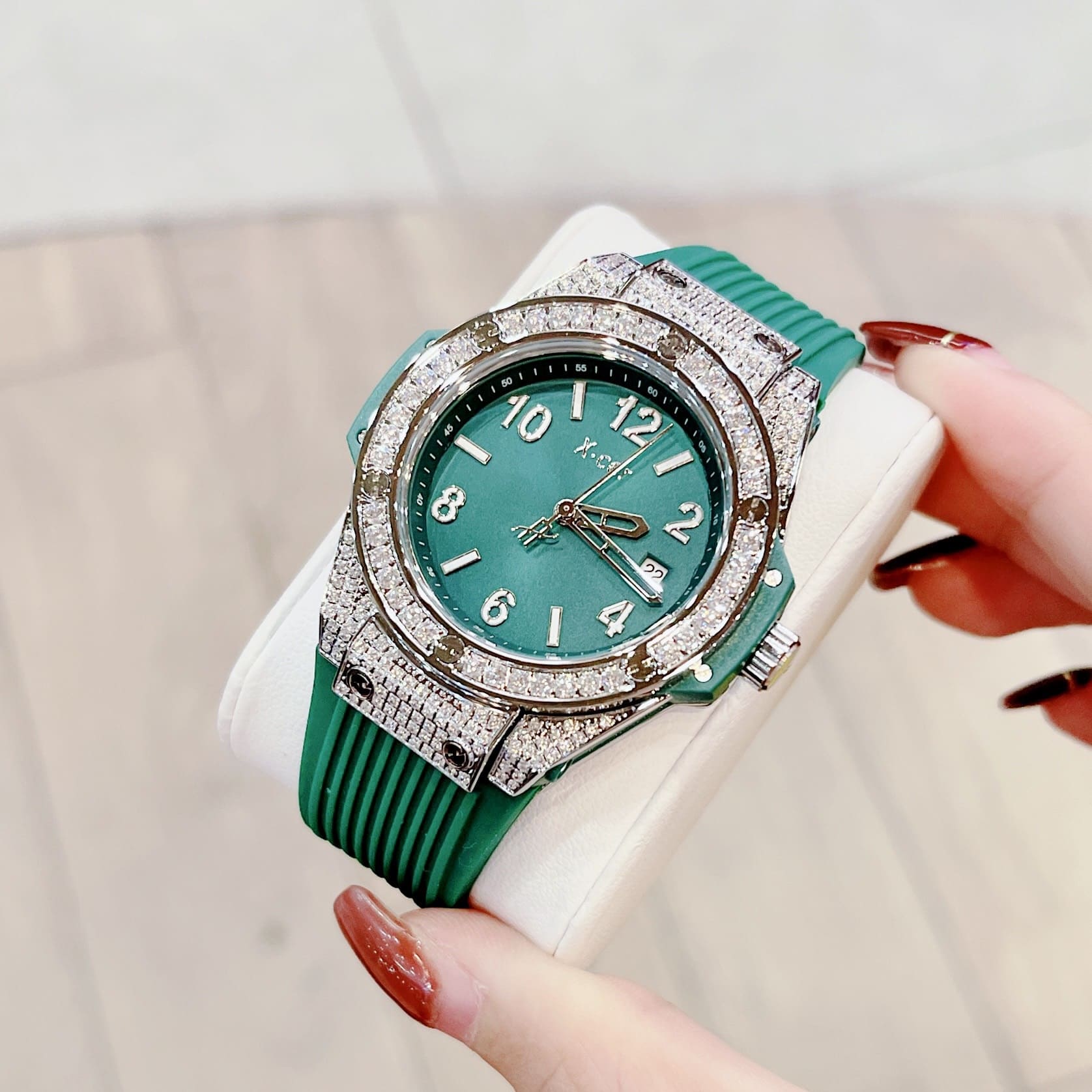 Đồng Hồ Xcer Tựa Hublot |Nữ Giới |Đính Đá Silver |Dây Silicone Xanh Lá |Máy Pin (Quartz) |Size 36mm |donghogiatot.vn