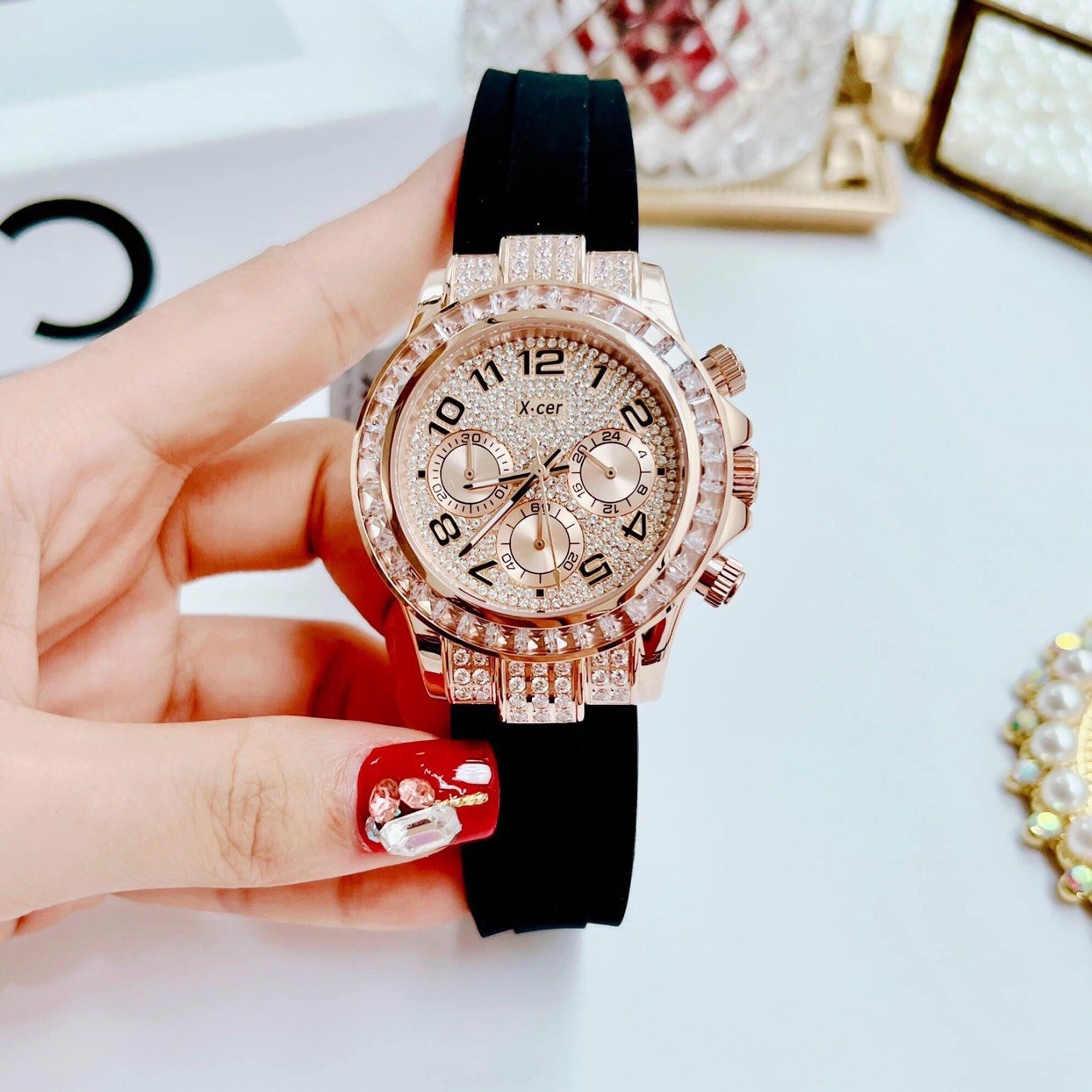 Đồng Hồ Xcer Tựa Rolex |Nữ Giới |Full Đá Rose Gold |Dây Silicone Đen |Máy Pin (Quartz) |Size 38mm |donghogiatot.vn