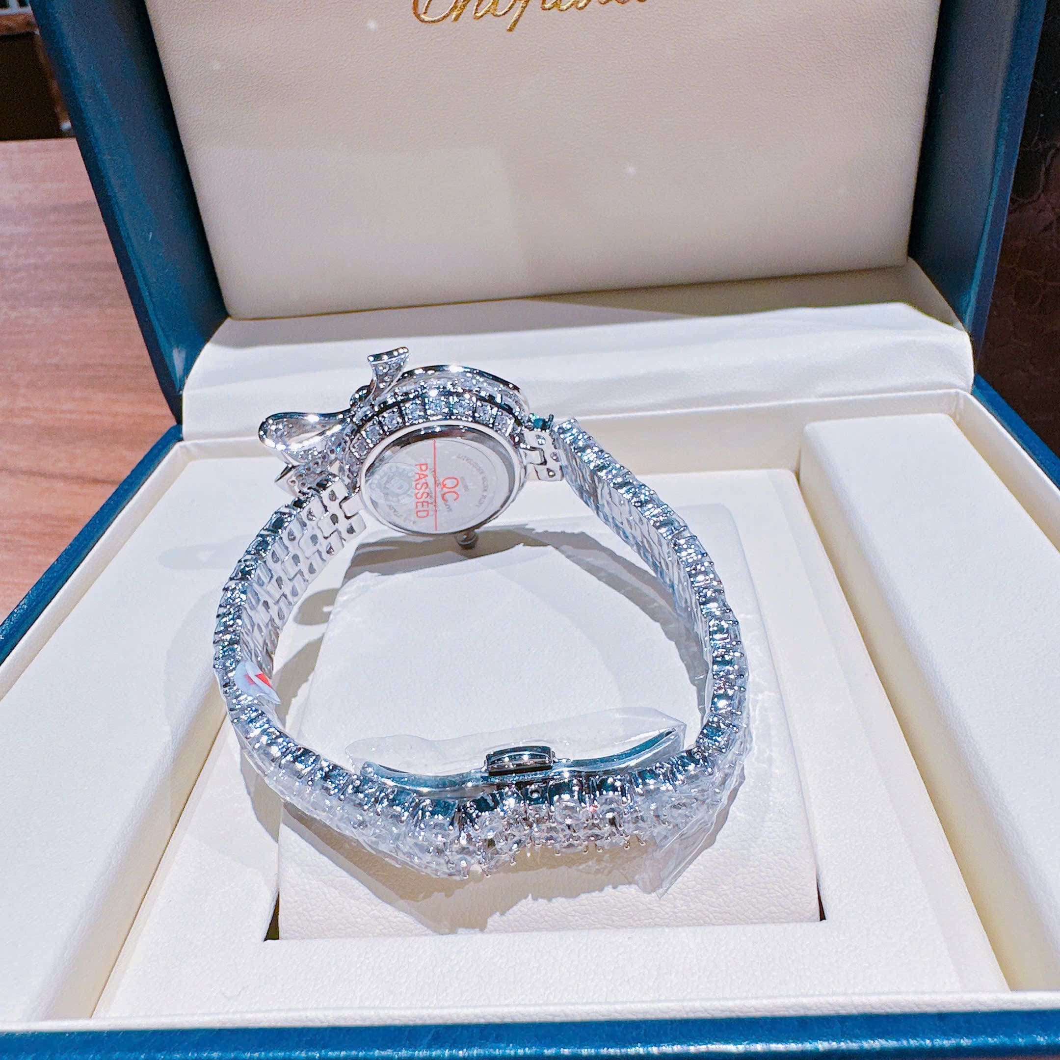 Đồng Hồ Chopard Mặt Đính Nơ |Nữ Giới |Dây Kim Loại Đính Đá Silver |Máy Pin (Quartz) |Size 30mm |donghogiatot.vn