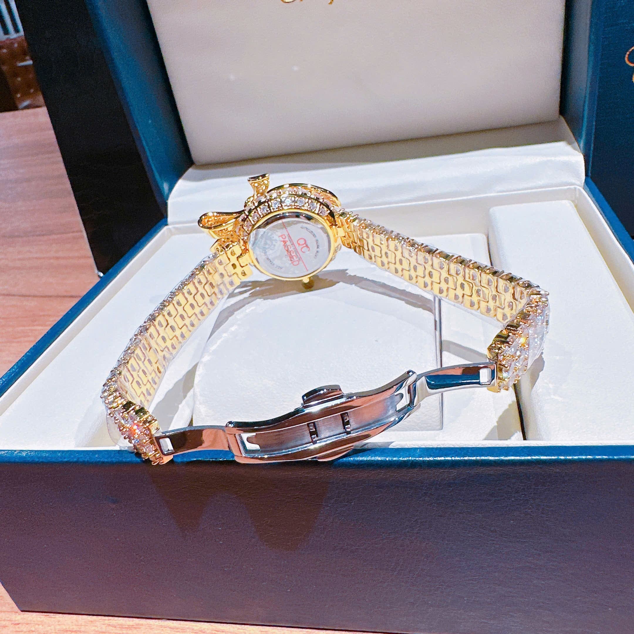 Đồng Hồ Chopard Mặt Nơ |Nữ Giới |Full Đá |Dây Kim Loại Vàng Gold |Máy Pin (Quartz) |Size 30mm |donghogiatot.vn