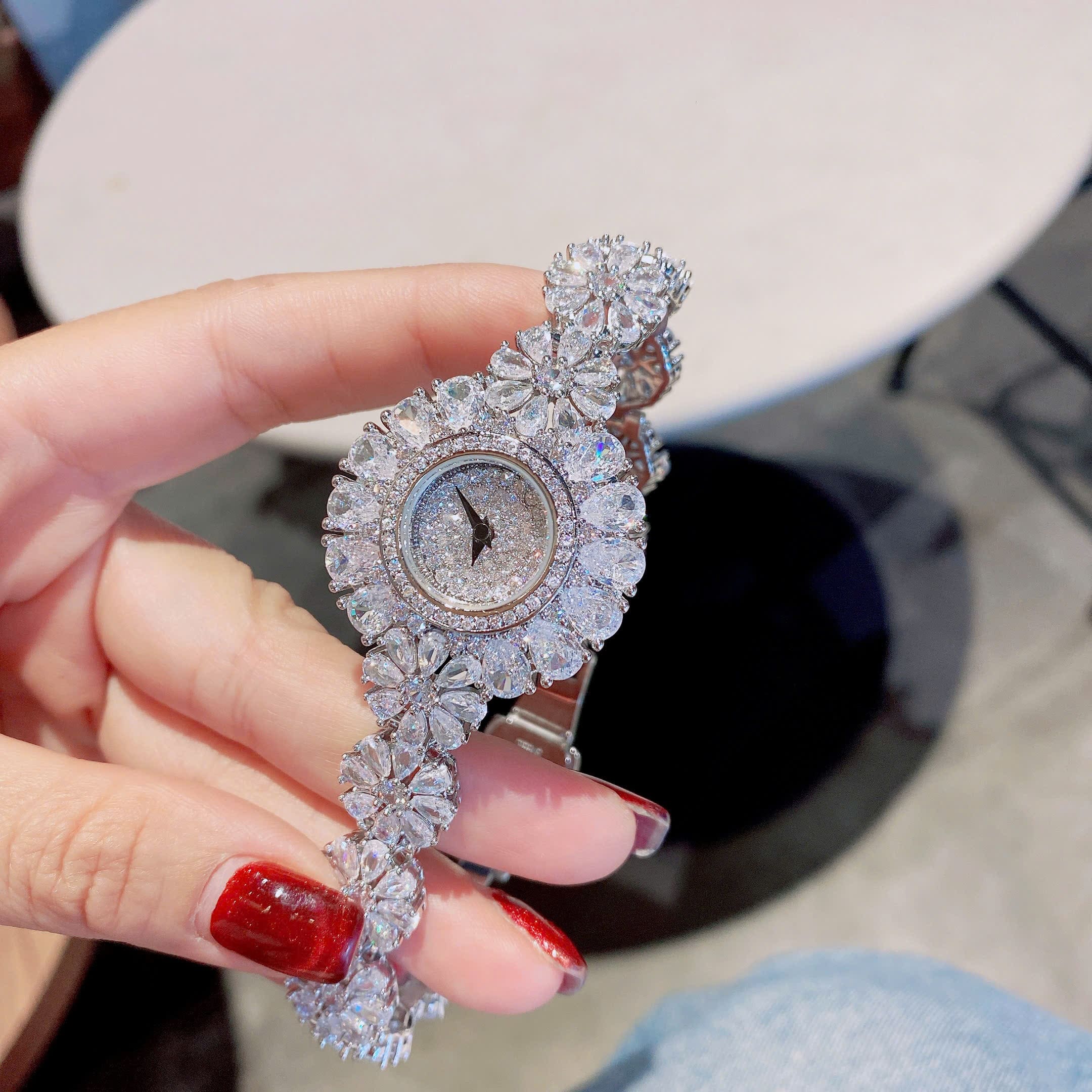 Đồng Hồ Chopard Mặt Full Đá Swaroski |Nữ Giới |Dây Đính Pha Lê Hoa Mai |Máy Pin (Quartz) |Size 34mm |donghogiatot.vn