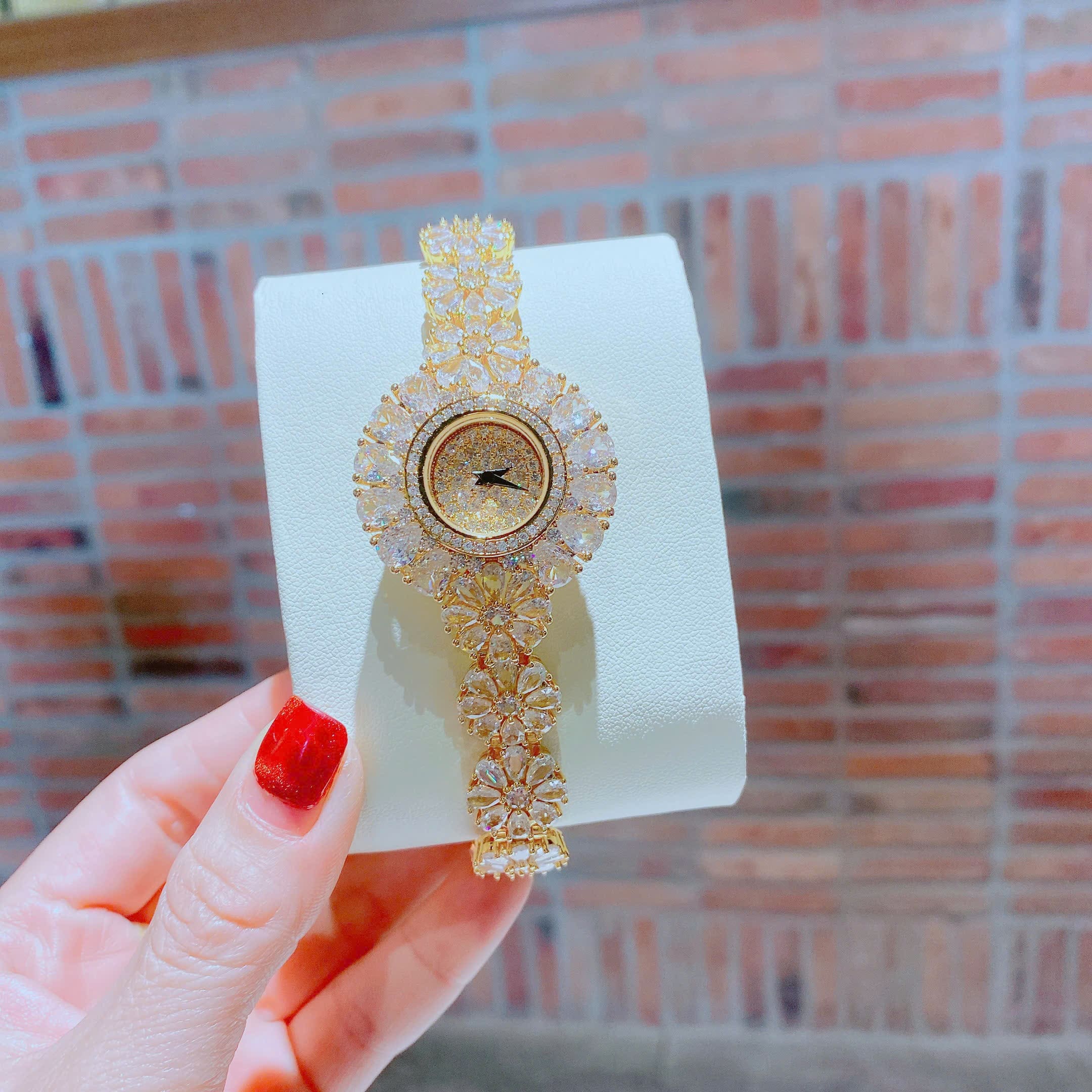 Đồng Hồ Chopard Mặt Full Đá Vàng Gold |Nữ Giới |Vòng Tay Đính Hoa |Máy Pin (Quartz) |Size 34mm |donghogiatot.vn