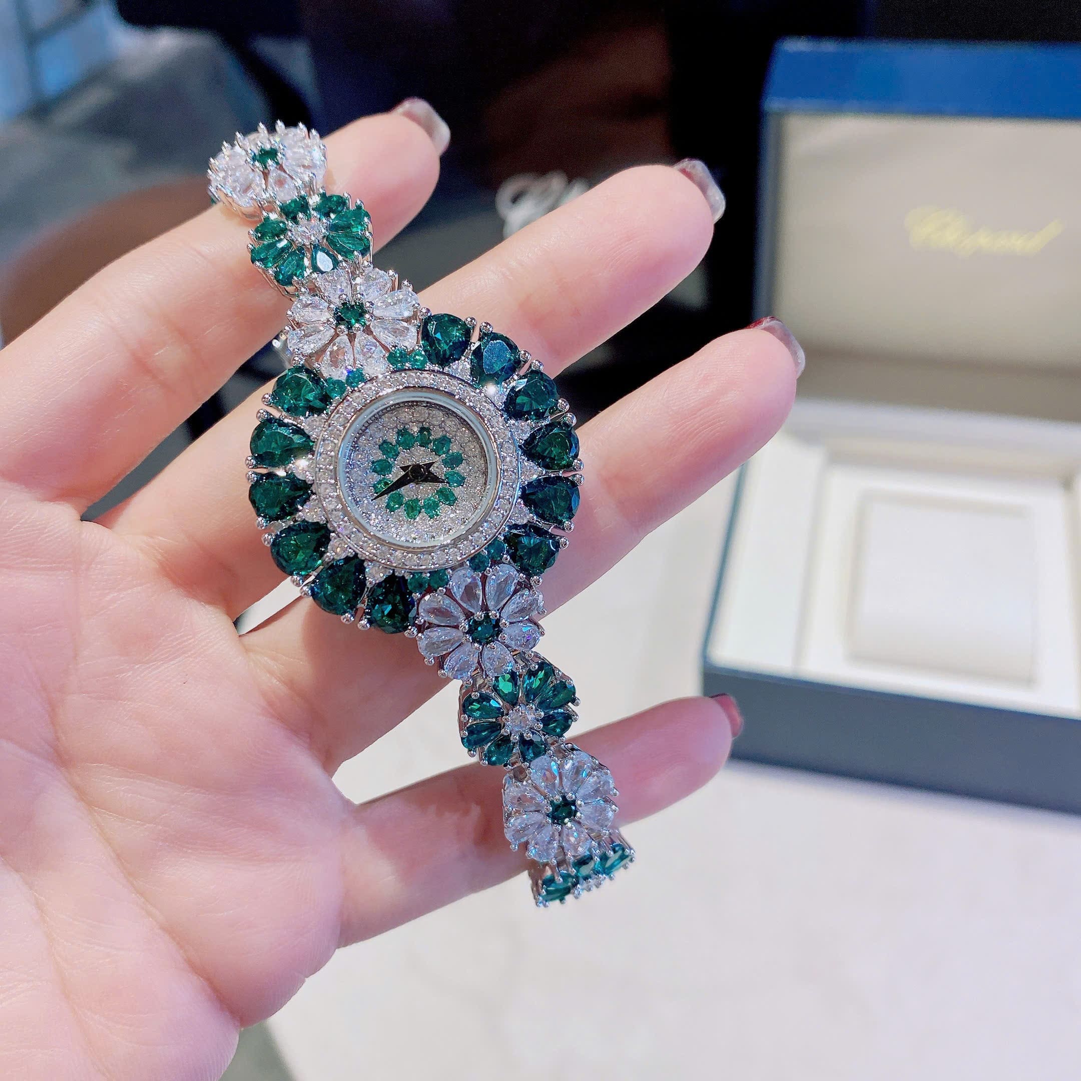 Đồng Hồ Chopard Mặt Bông Hoa Xanh Lá |Nữ Giới |Lắc Tay Đính Đá Silver |Máy Pin (Quartz) |Size 34mm |donghogiatot.vn