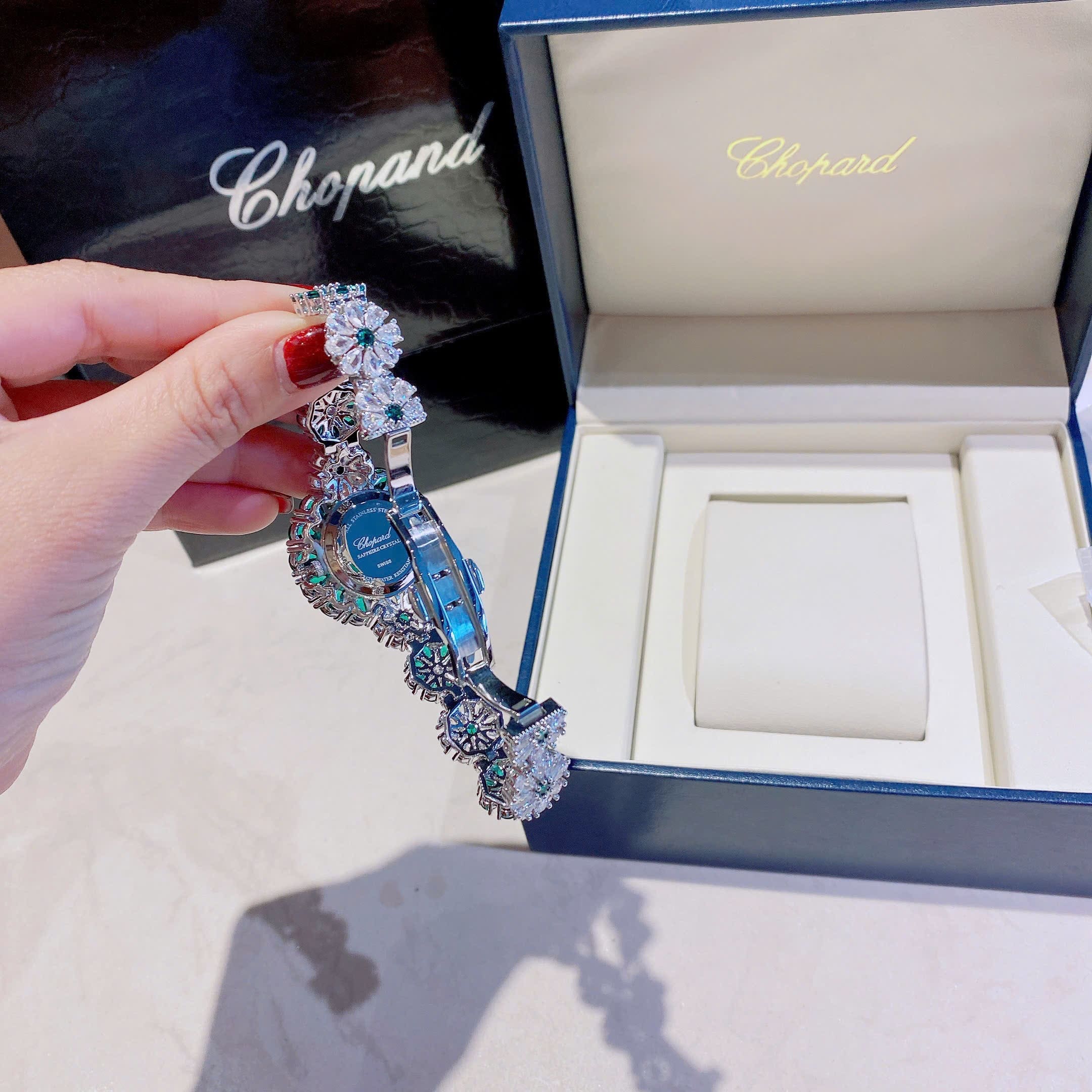 Đồng Hồ Chopard Mặt Bông Hoa Xanh Lá |Nữ Giới |Lắc Tay Đính Đá Silver |Máy Pin (Quartz) |Size 34mm |donghogiatot.vn