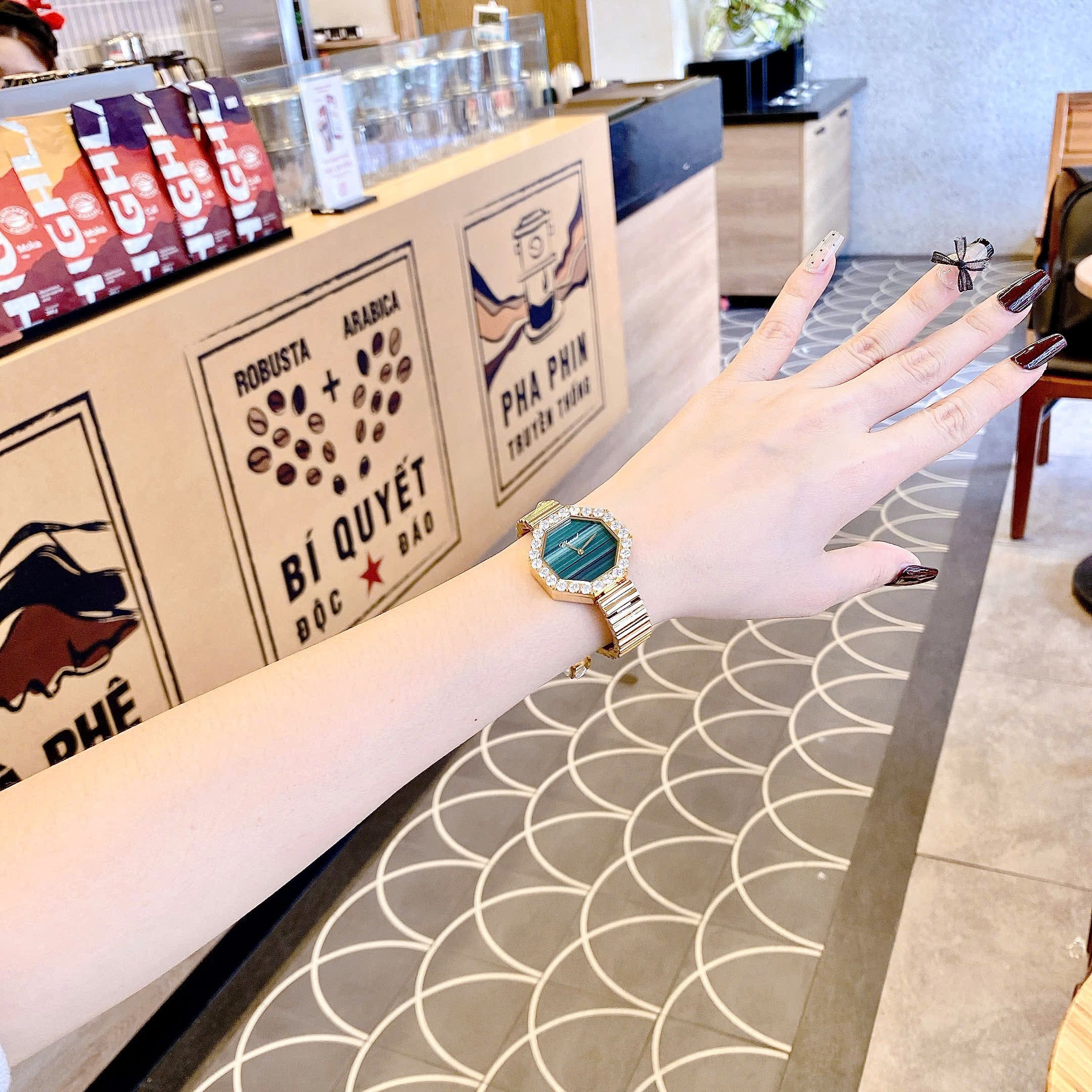 Đồng Hồ Chopard Mặt Xà Cừ |Nữ Giới |Xanh Rêu |Dây Kim Loại Vàng Gold |Máy Pin (Quartz) |Size 32mm |donghogiatot.vn