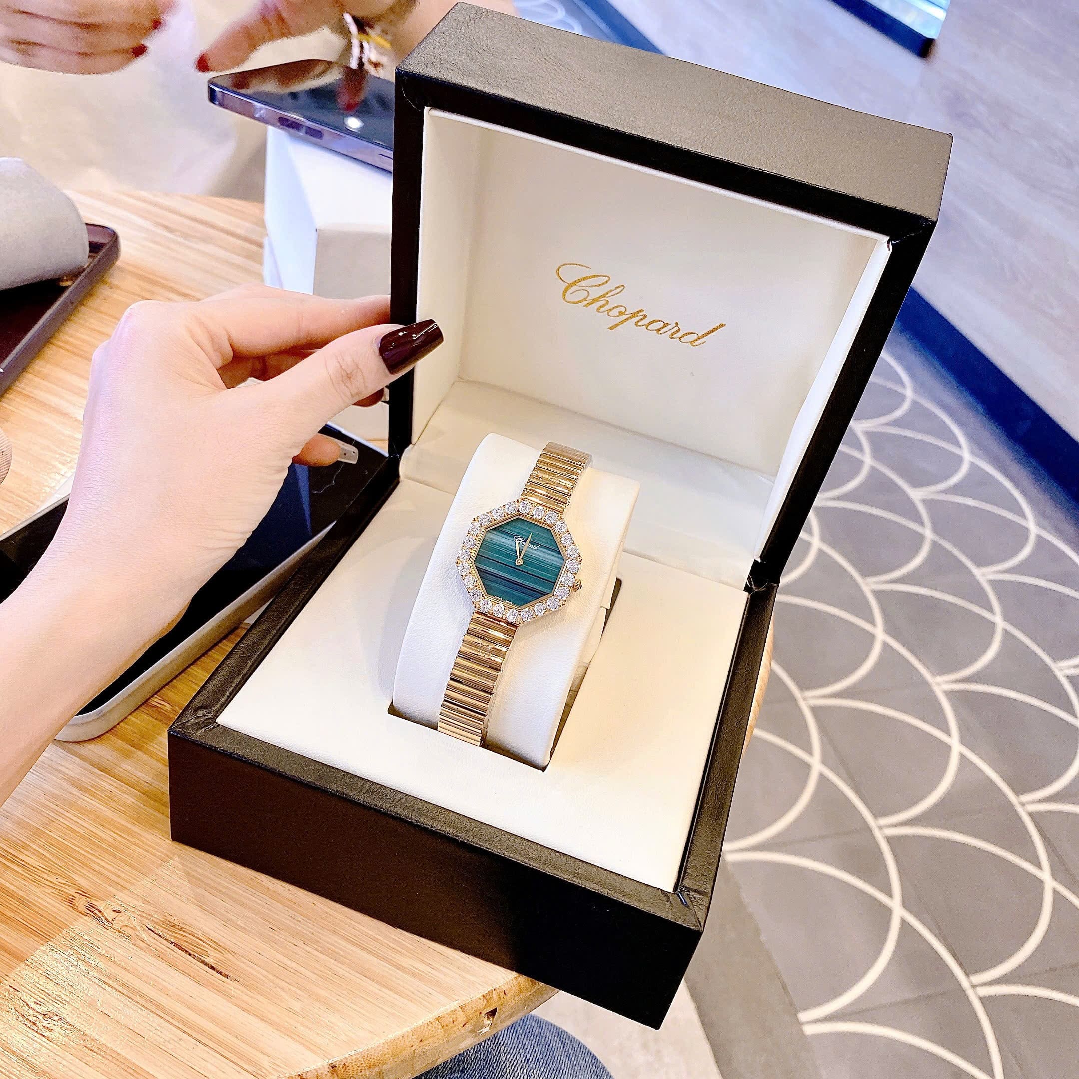 Đồng Hồ Chopard Mặt Xà Cừ |Nữ Giới |Xanh Rêu |Dây Kim Loại Vàng Gold |Máy Pin (Quartz) |Size 32mm |donghogiatot.vn