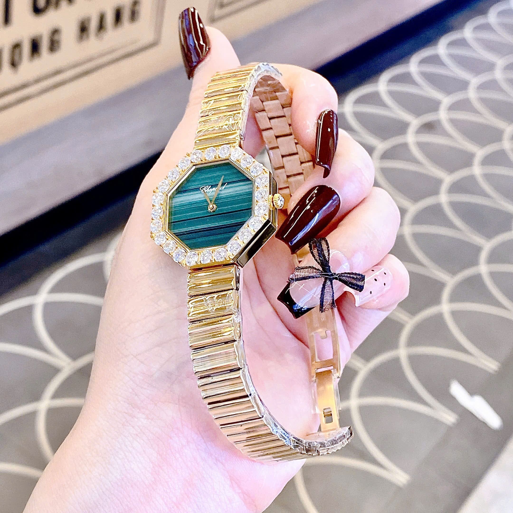 Đồng Hồ Chopard Mặt Xà Cừ |Nữ Giới |Xanh Rêu |Dây Kim Loại Vàng Gold |Máy Pin (Quartz) |Size 32mm |donghogiatot.vn