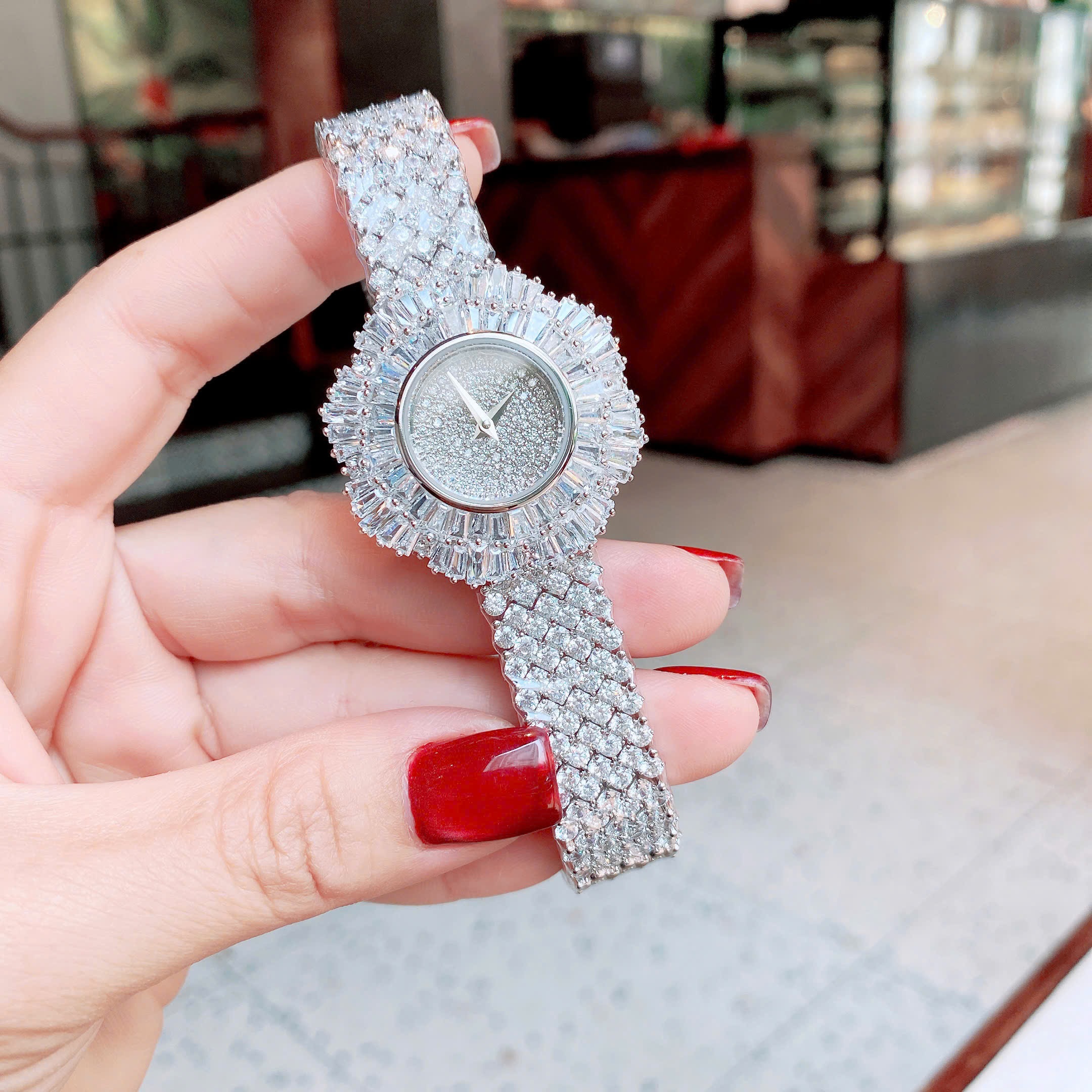 Đồng Hồ Chopard Khảm Pha Lê |Nữ Giới |Dây Kim Loại Đính Full Đá Silver |Máy Pin (Quartz) |Size 32mm |donghogiatot.vn