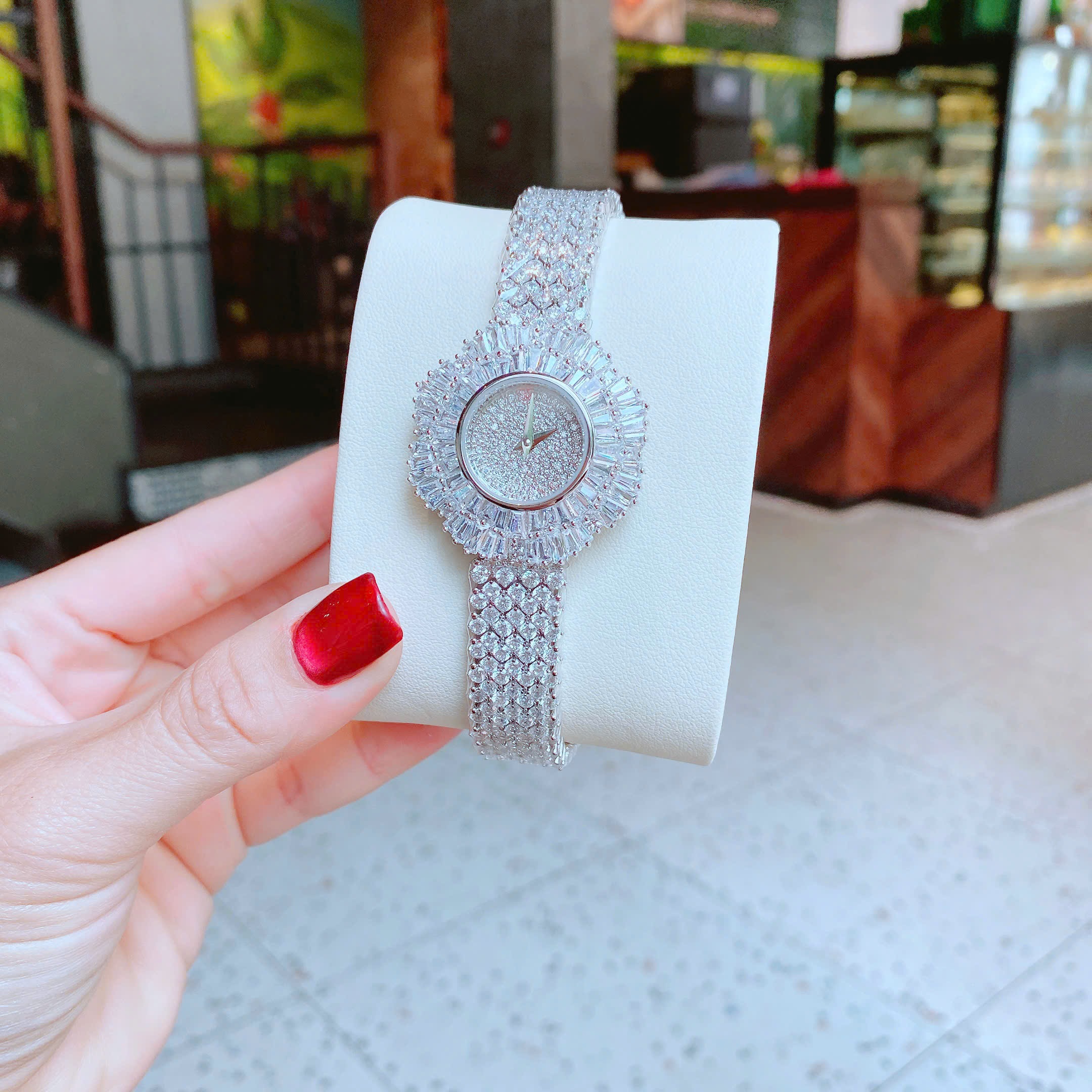 Đồng Hồ Chopard Khảm Pha Lê |Nữ Giới |Dây Kim Loại Đính Full Đá Silver |Máy Pin (Quartz) |Size 32mm |donghogiatot.vn