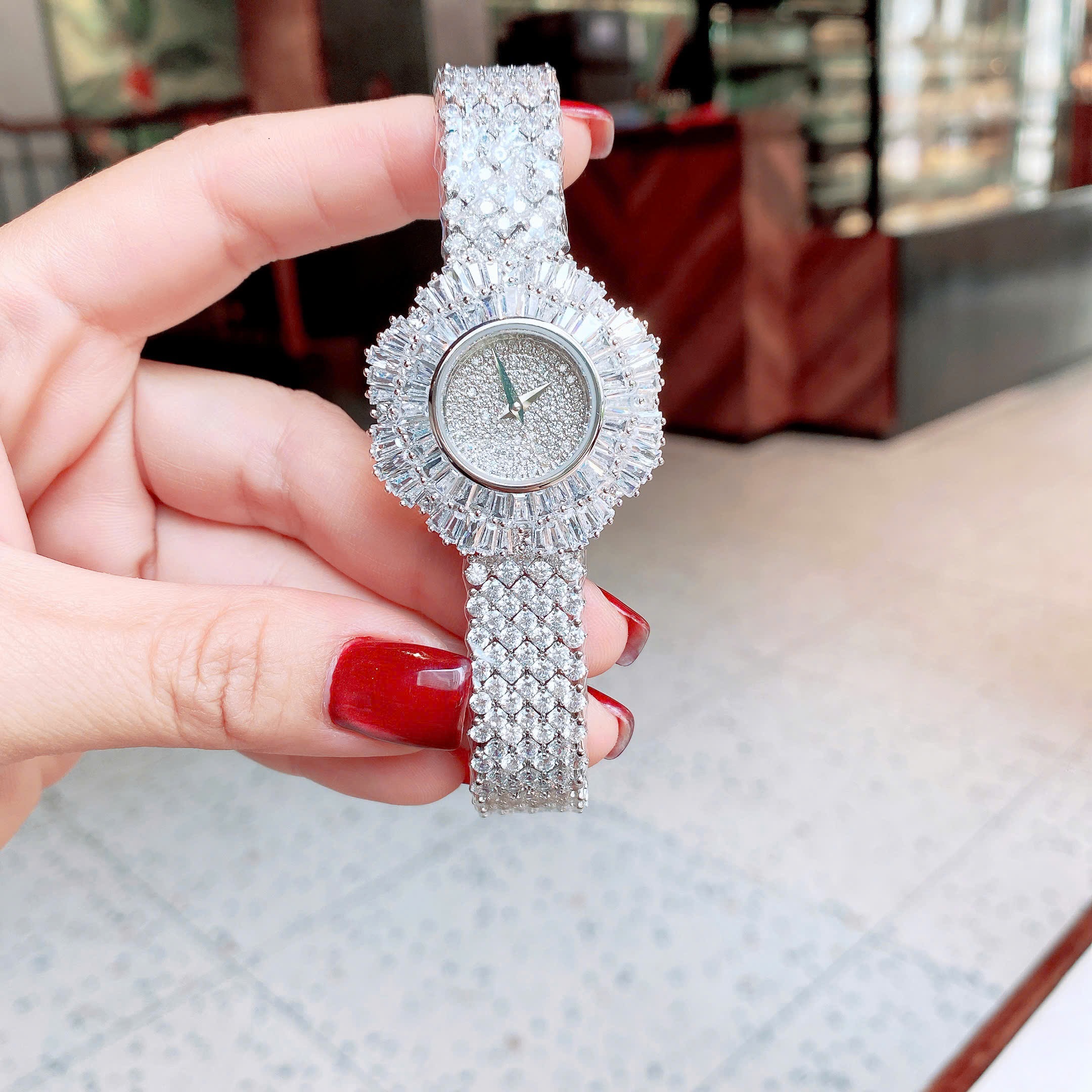 Đồng Hồ Chopard Khảm Pha Lê |Nữ Giới |Dây Kim Loại Đính Full Đá Silver |Máy Pin (Quartz) |Size 32mm |donghogiatot.vn
