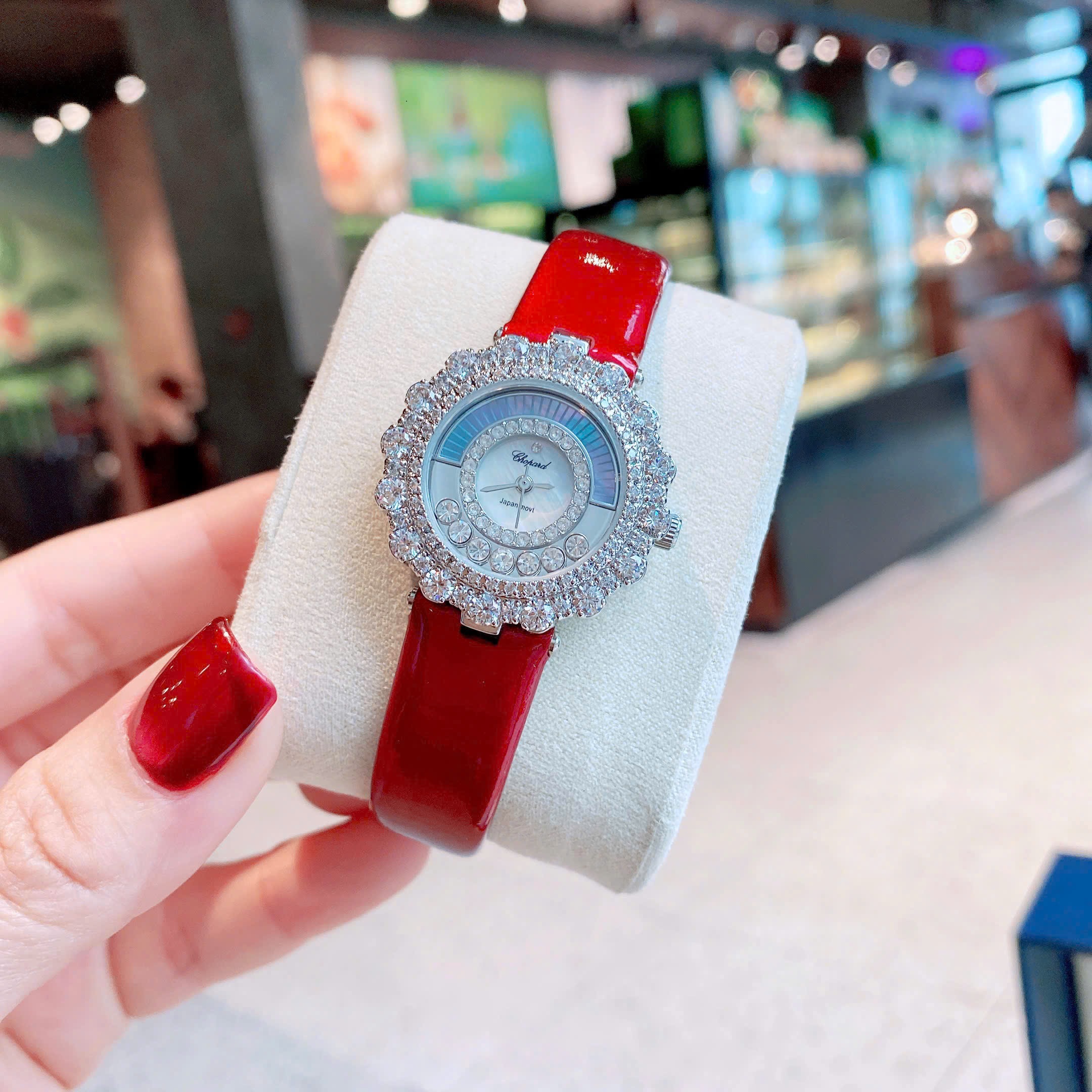 Đồng Hồ Chopard Happy Diamonds |Nữ Giới |Đính Đá |Dây Da Đỏ |Máy Pin (Quartz) |Size 30mm |donghogiatot.vn