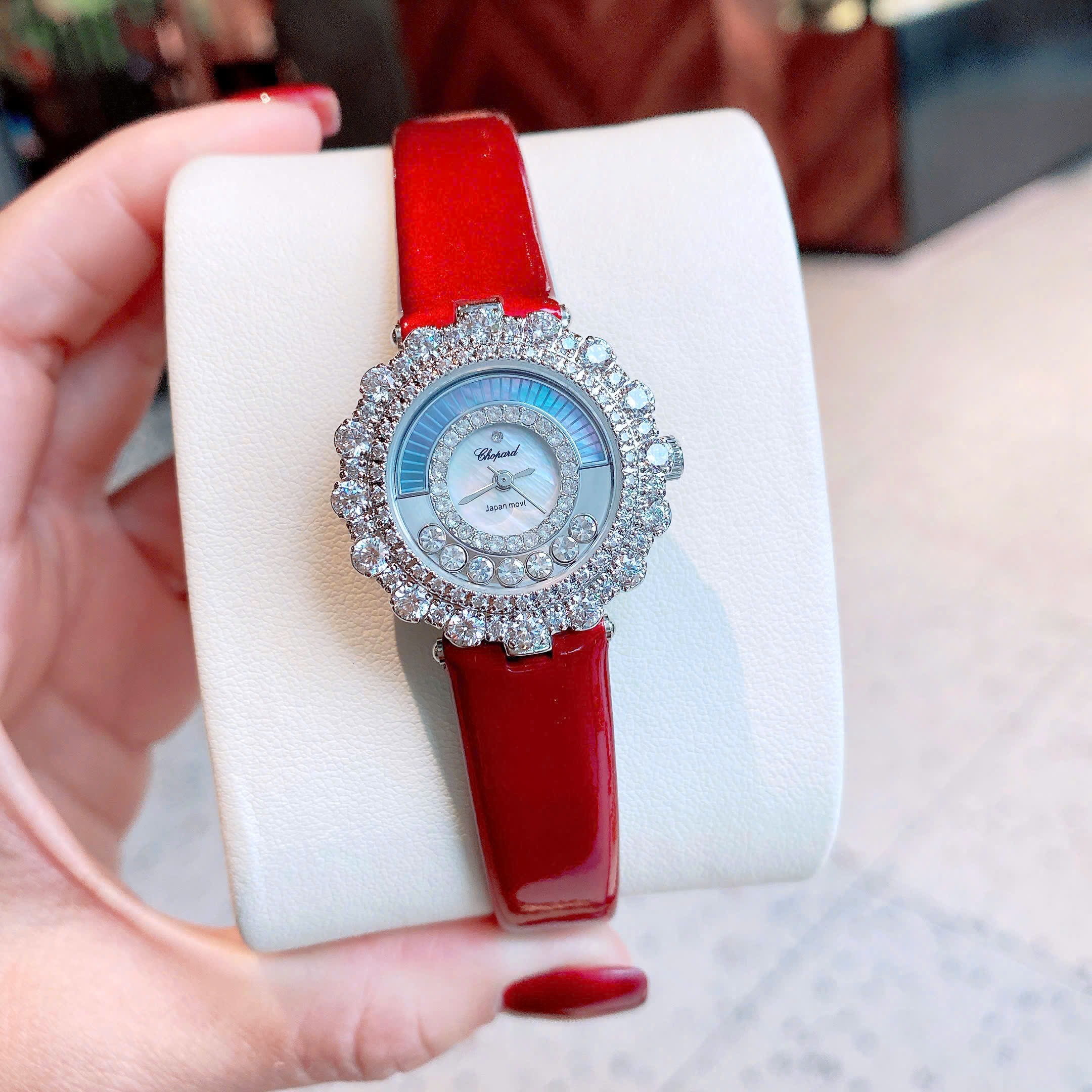 Đồng Hồ Chopard Happy Diamonds |Nữ Giới |Đính Đá |Dây Da Đỏ |Máy Pin (Quartz) |Size 30mm |donghogiatot.vn