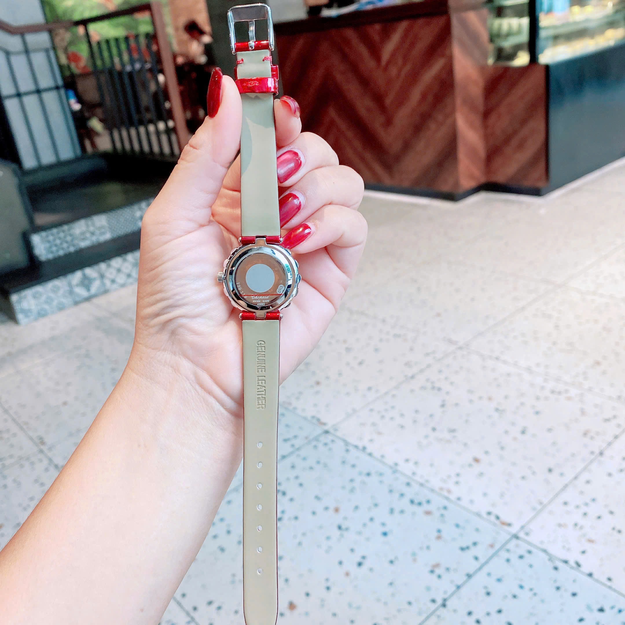 Đồng Hồ Chopard Happy Diamonds |Nữ Giới |Đính Đá |Dây Da Đỏ |Máy Pin (Quartz) |Size 30mm |donghogiatot.vn