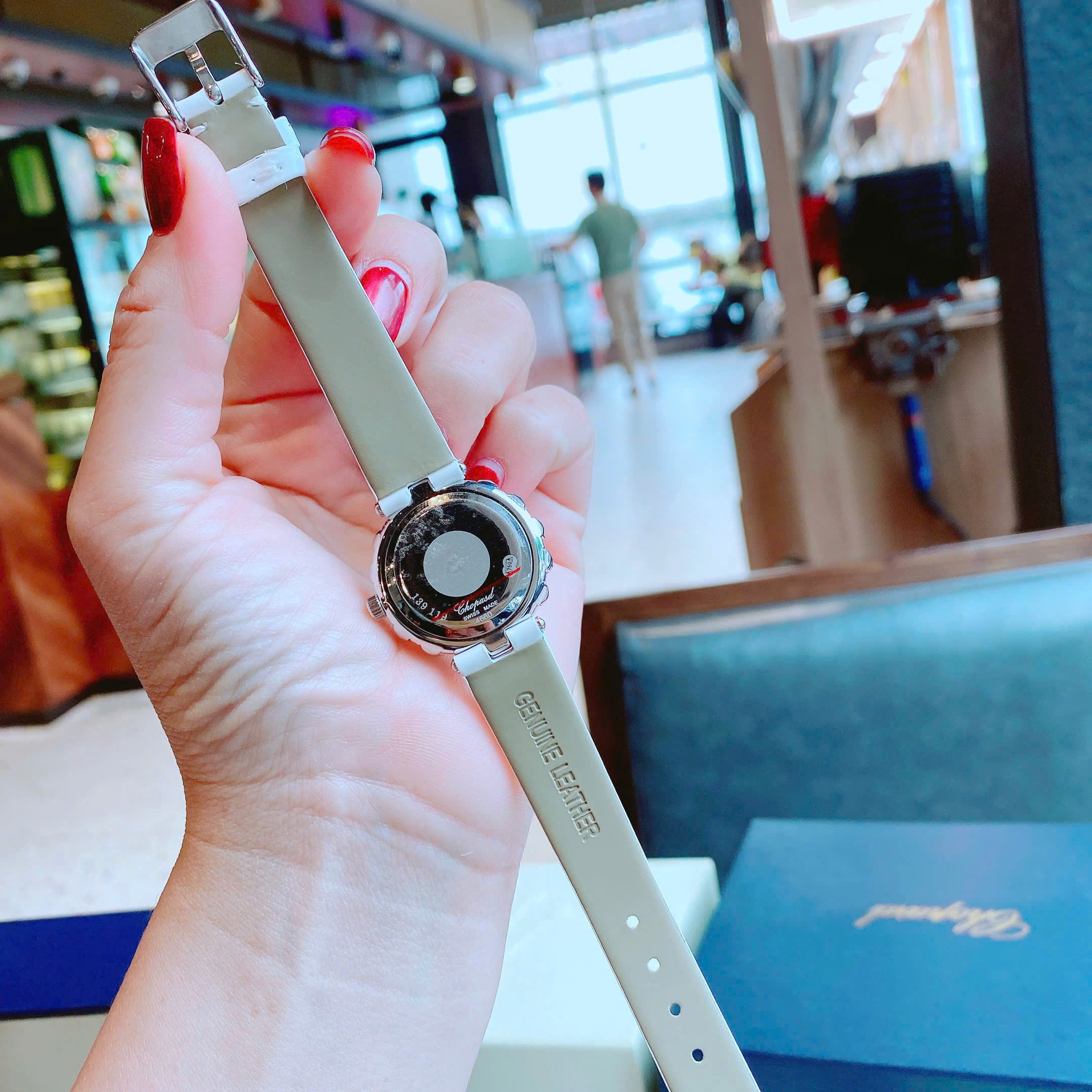 Đồng Hồ Chopard Happy Diamonds |Nữ Giới |Mặt Đính Đá |Dây Da Trắng |Máy Pin (Quartz) |Size 30mm |donghogiatot.vn