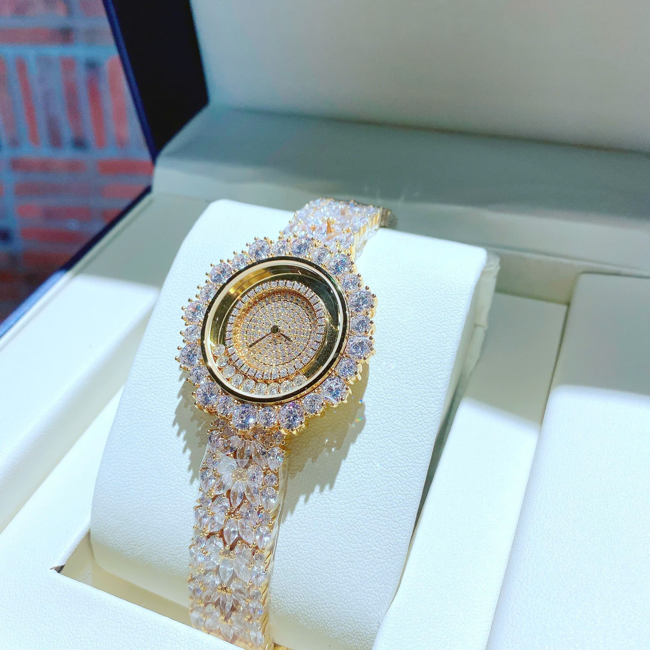 Đồng Hồ Chopard Mặt Full Đá |Nữ Giới |Dây Kim Loại Vàng Gold |Máy Pin (Quartz) |Size 36mm |donghogiatot.vn