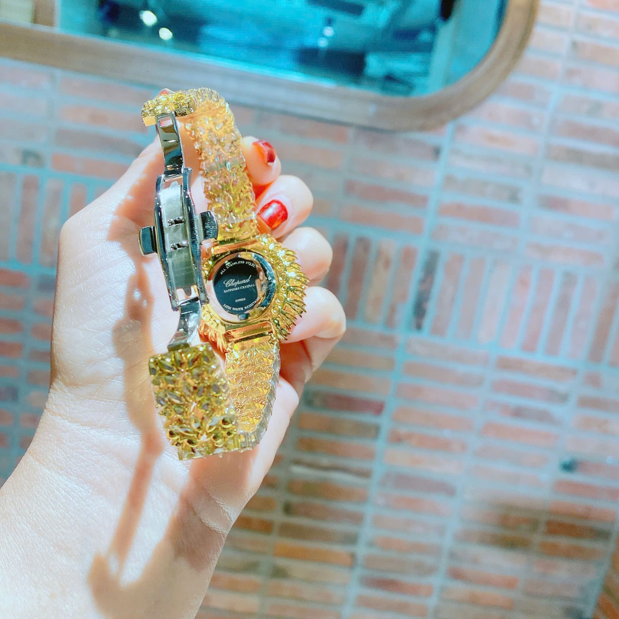 Đồng Hồ Chopard Mặt Full Đá |Nữ Giới |Dây Kim Loại Vàng Gold |Máy Pin (Quartz) |Size 36mm |donghogiatot.vn