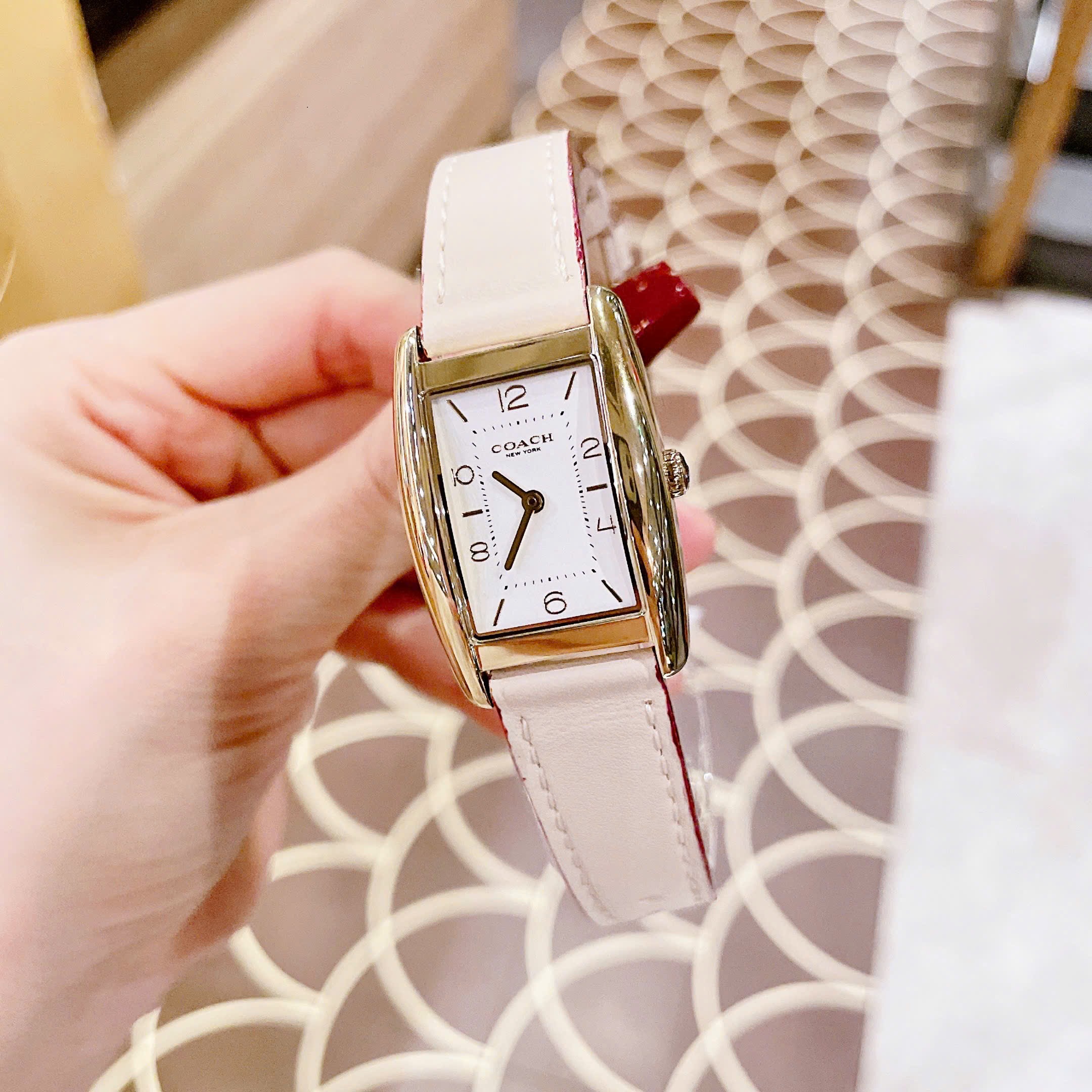 Đồng Hồ Coach Reese |Nữ Giới |Mặt Chữ Nhật |Vàng Gold |Dây Da Hồng Phấn |Máy Pin (Quartz) |Size 24x35mm |donghogiatot.vn