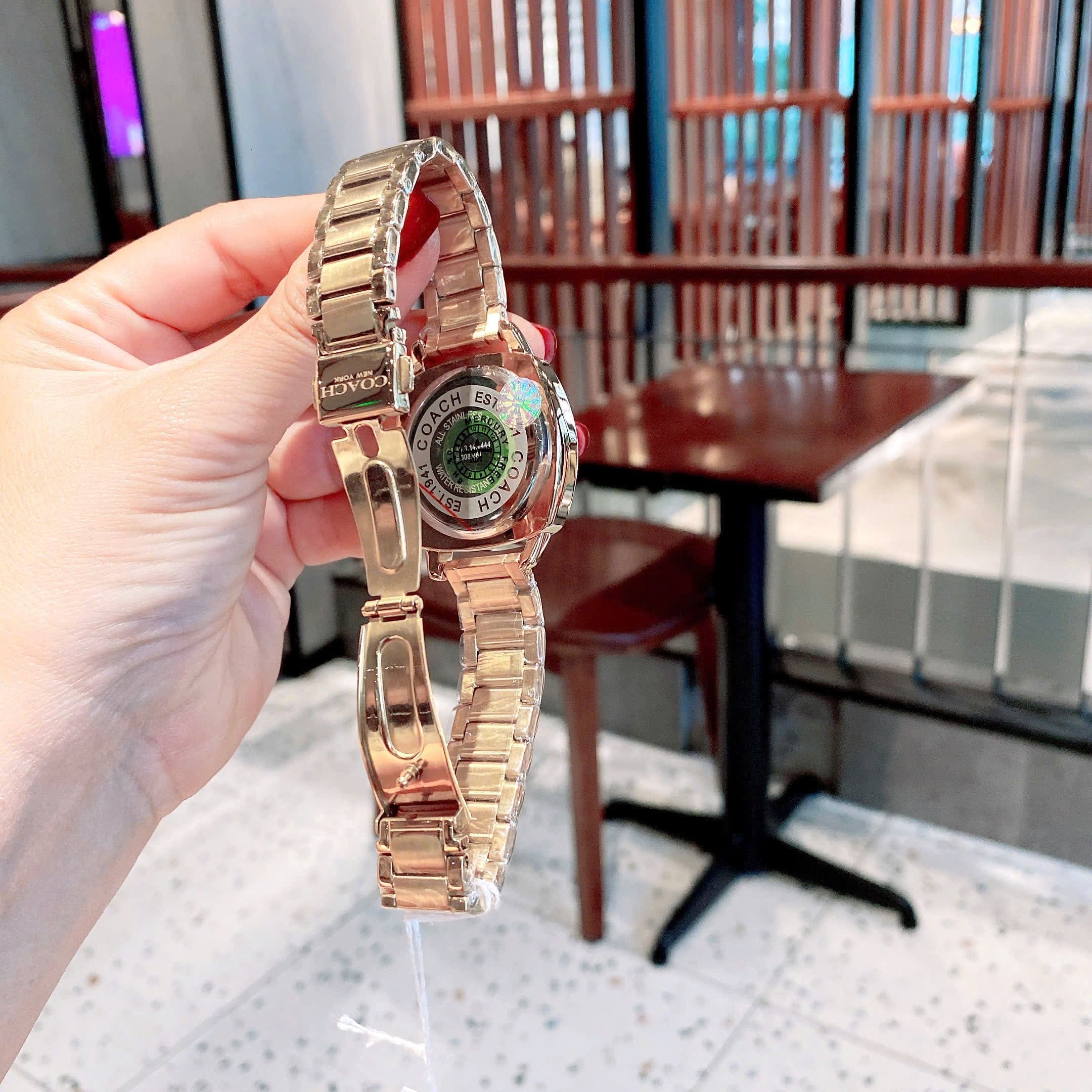 Đồng Hồ Coach Boyfriend |Nữ Giới |Mặt Tròn |Đính Đá |Dây Kim Loại Vàng Gold |Máy Pin (Quartz) |Size 35mm |donghogiatot.vn