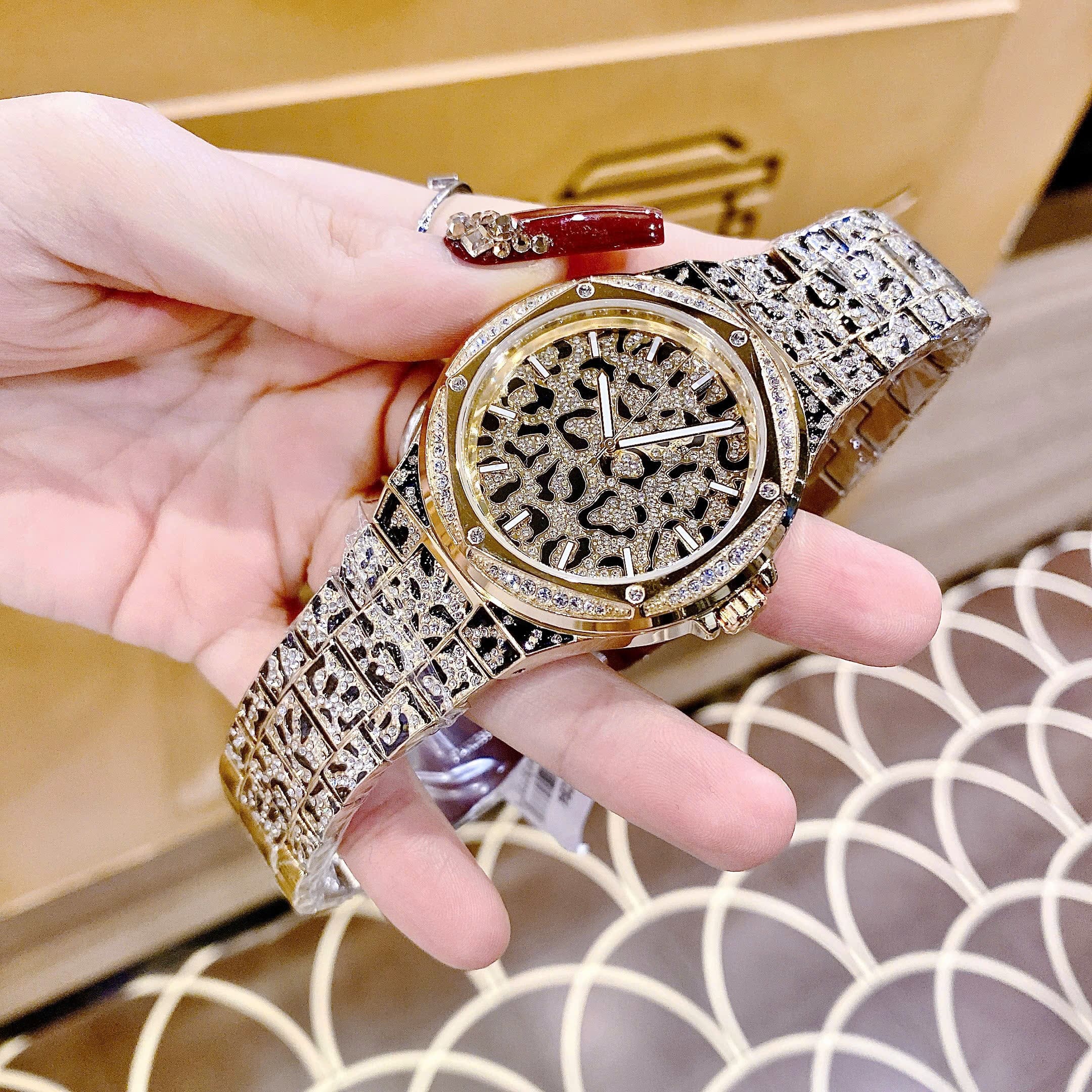 Đồng Hồ Michael Kors Lennox |Unisex |Vàng Gold |Dây Kim Loại Họa Tiết Báo |Máy Pin (Quartz) |Size 43mm |donghogiatot.vn