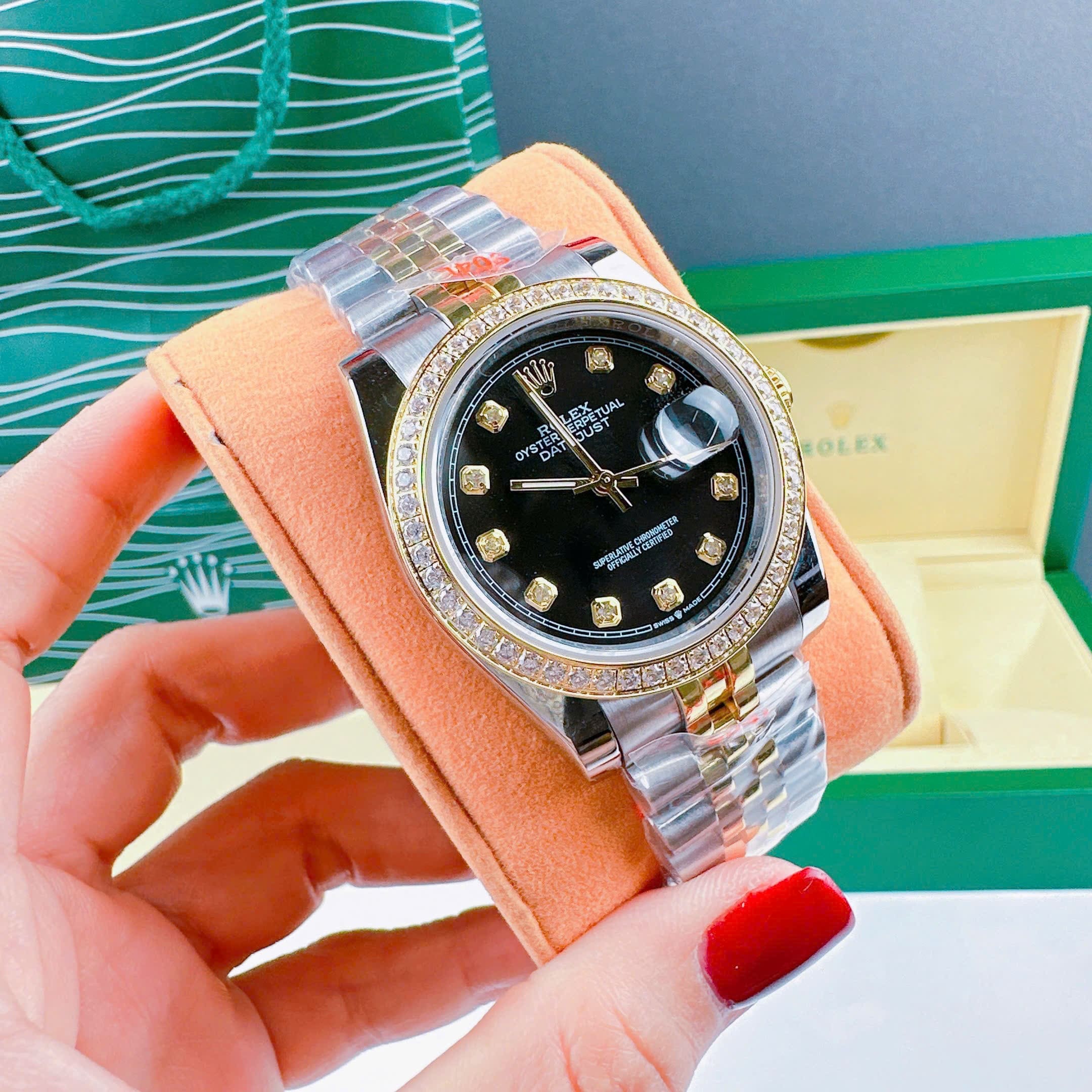 Đồng Hồ Rolex Đính Đá |Cặp Đôi |Mặt Đen |Dây Kim Loại Demi Vàng |Máy Pin (Máy Quartz) |Size 36x31mm |donghogiatot.vn