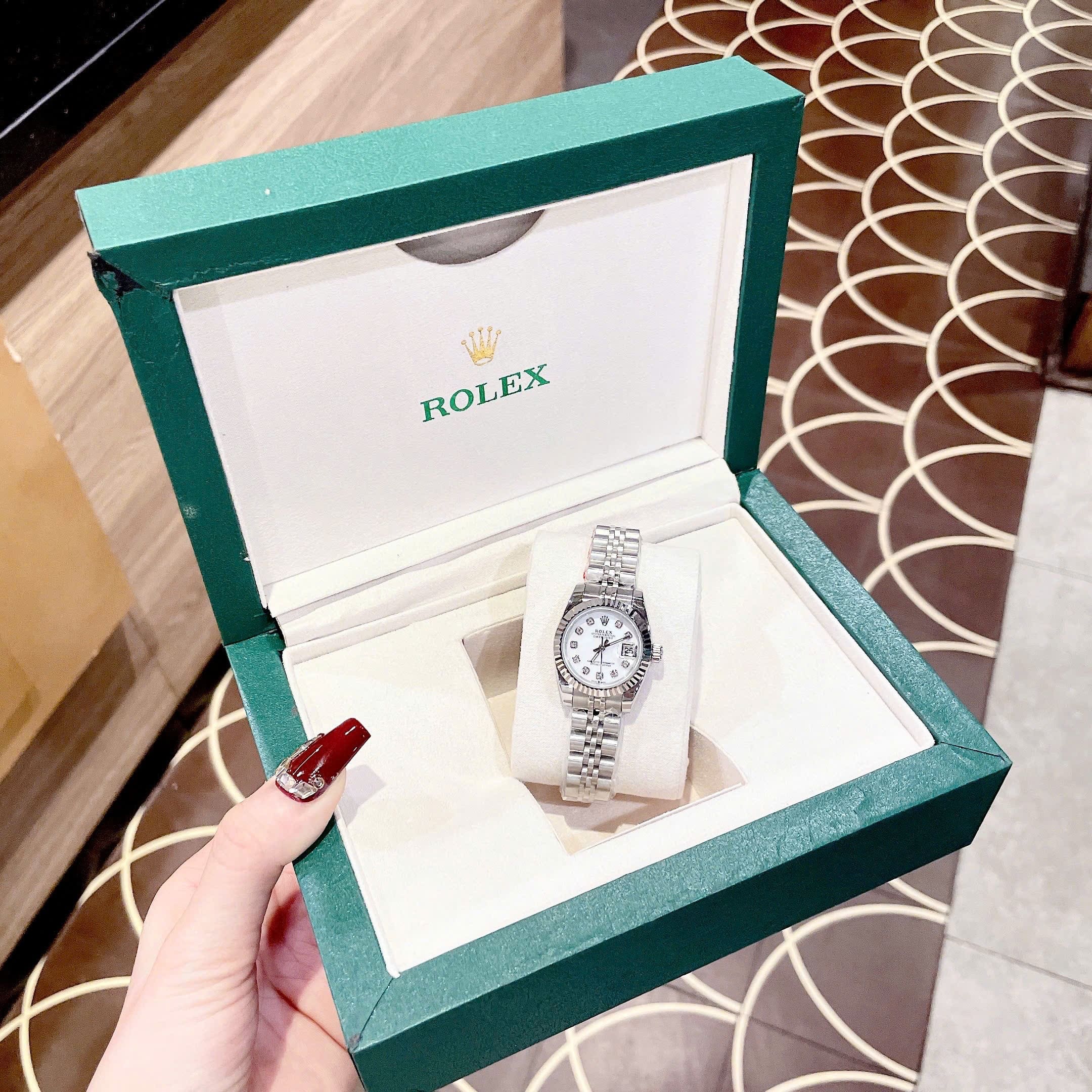 Đồng Hồ Rolex Date Just |Nữ Giới |Mặt Trắng |Niềng Khía |Dây Kim Loại Silver |Máy Pin (Máy Quartz) |Size 28mm |donghogiatot.vn