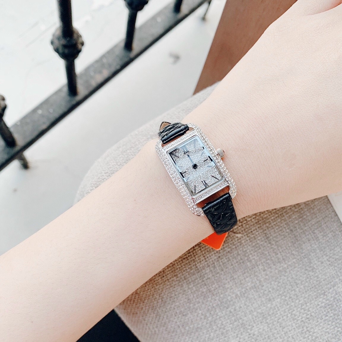 Đồng Hồ Davena Mặt Chữ Nhật |Nữ Giới |Đính Đá |Silver |Dây Da Đen |Máy Pin (Quartz) |Size 21x27mm |donghogiatot.vn