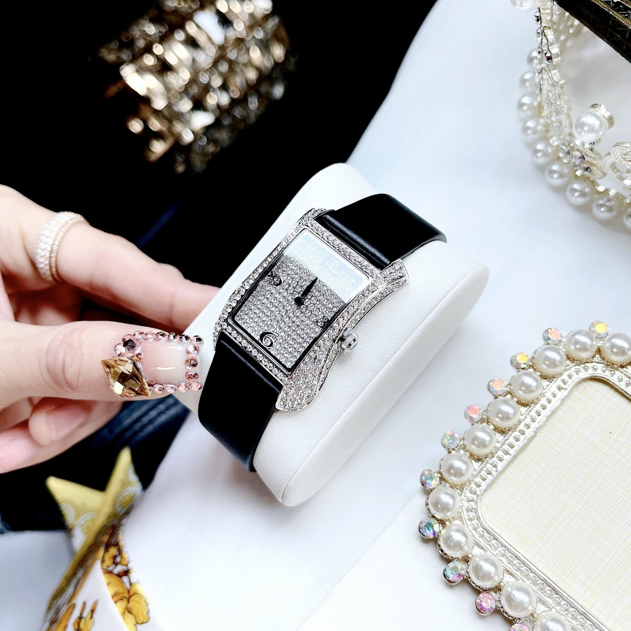 Đồng Hồ Davena Tựa Hermes |Nữ Giới |Full Đá Trắng Silver |Dây Da Đen |Máy Pin (Máy Quartz) |Size 28x40mm |donghogiatot.vn