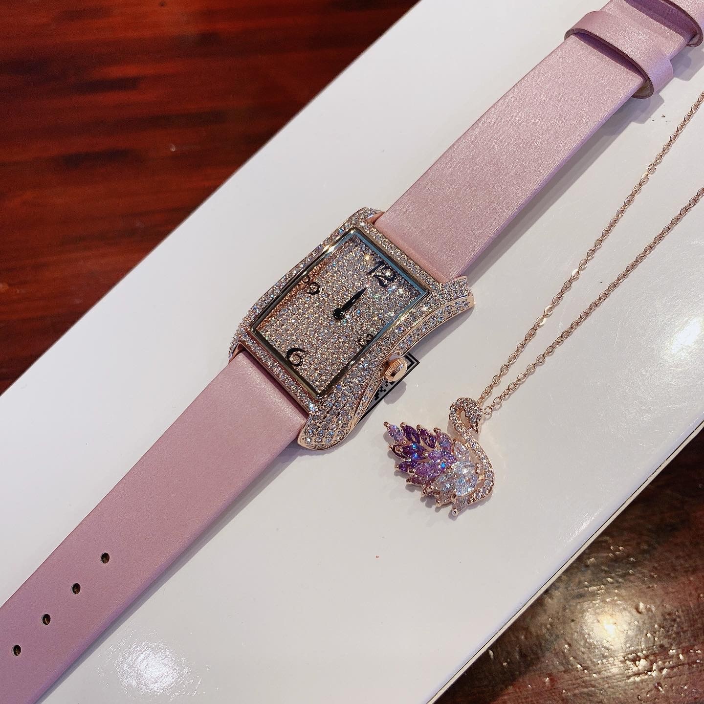 Đồng Hồ Davena Tựa Hermes |Nữ Giới |Full Đá Rose Gold |Dây Da Tím |Máy Pin (Máy Quartz) |Size 28x40mm |donghogiatot.vn
