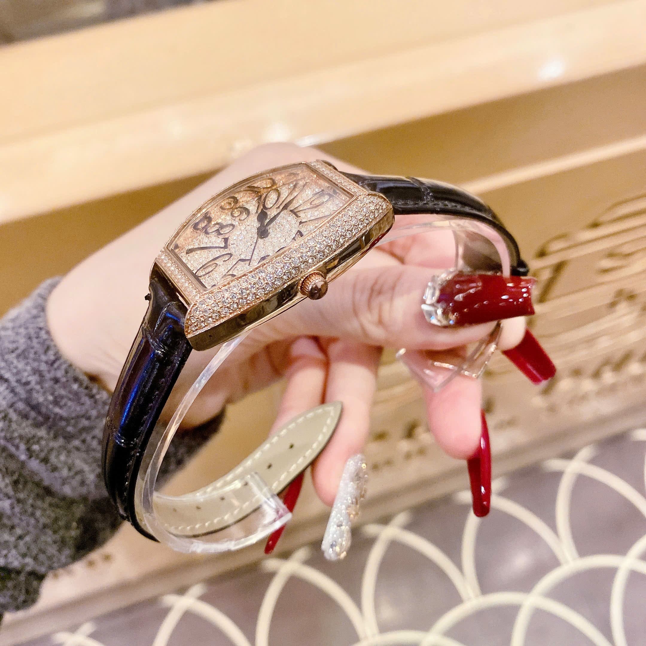 Đồng Hồ Chopard Mặt Chữ Nhật |Nữ Giới |Full Đá Rose Gold |Dây Da Đen |Máy Pin (Quartz) |Size 34mm |donghogiatot.vn