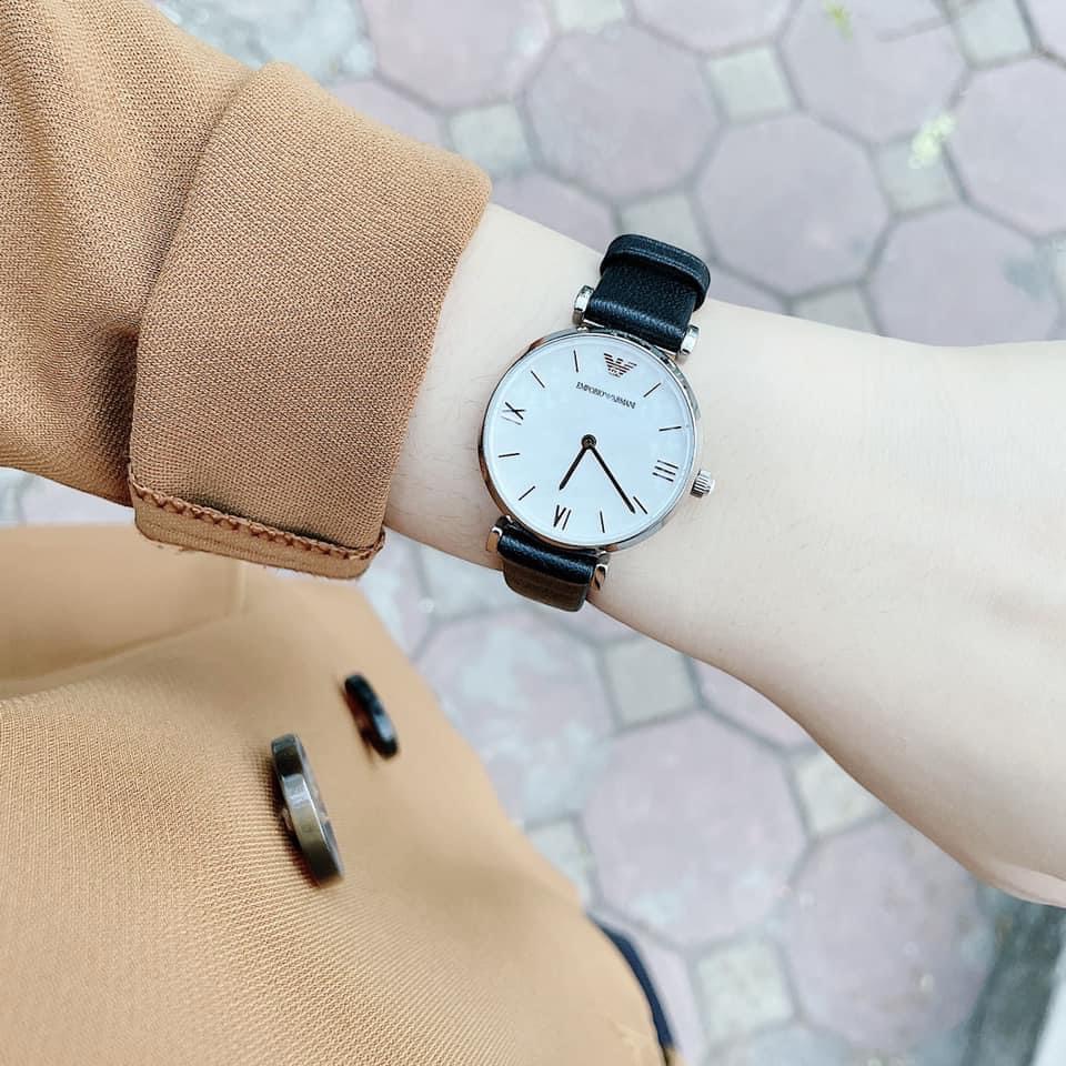 Đồng Hồ Emporio Armani Mặt Trắng Silver |Cặp Đôi |Mặt Tròn |Dây Da |Máy Pin (Quartz) |Size 32x40mm |Donghogiatot.vn