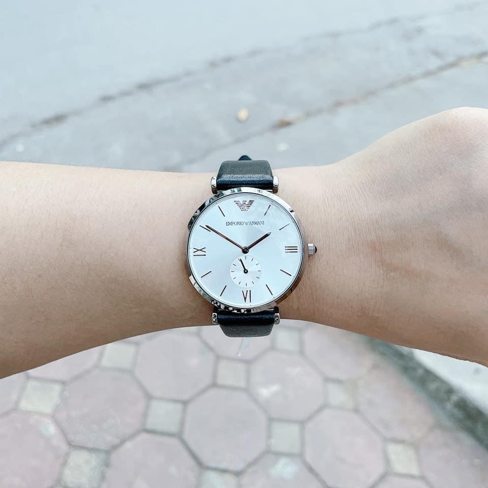 Đồng Hồ Emporio Armani Mặt Trắng Silver |Cặp Đôi |Mặt Tròn |Dây Da |Máy Pin (Quartz) |Size 32x40mm |Donghogiatot.vn